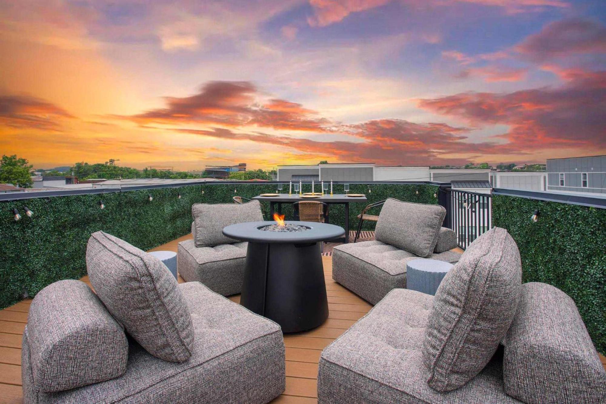 Holiday home Rooftop Deck Hot Tub Fire Pit Sleeps 10 Nashville