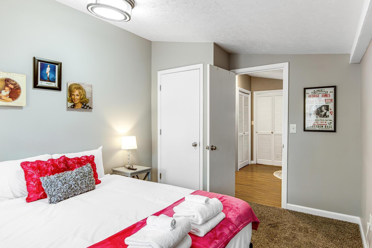 The George On Jones By Local Holiday home