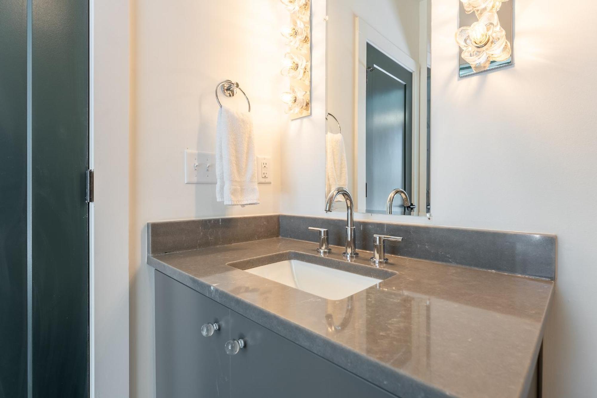 Hank At The Lucy By Local *