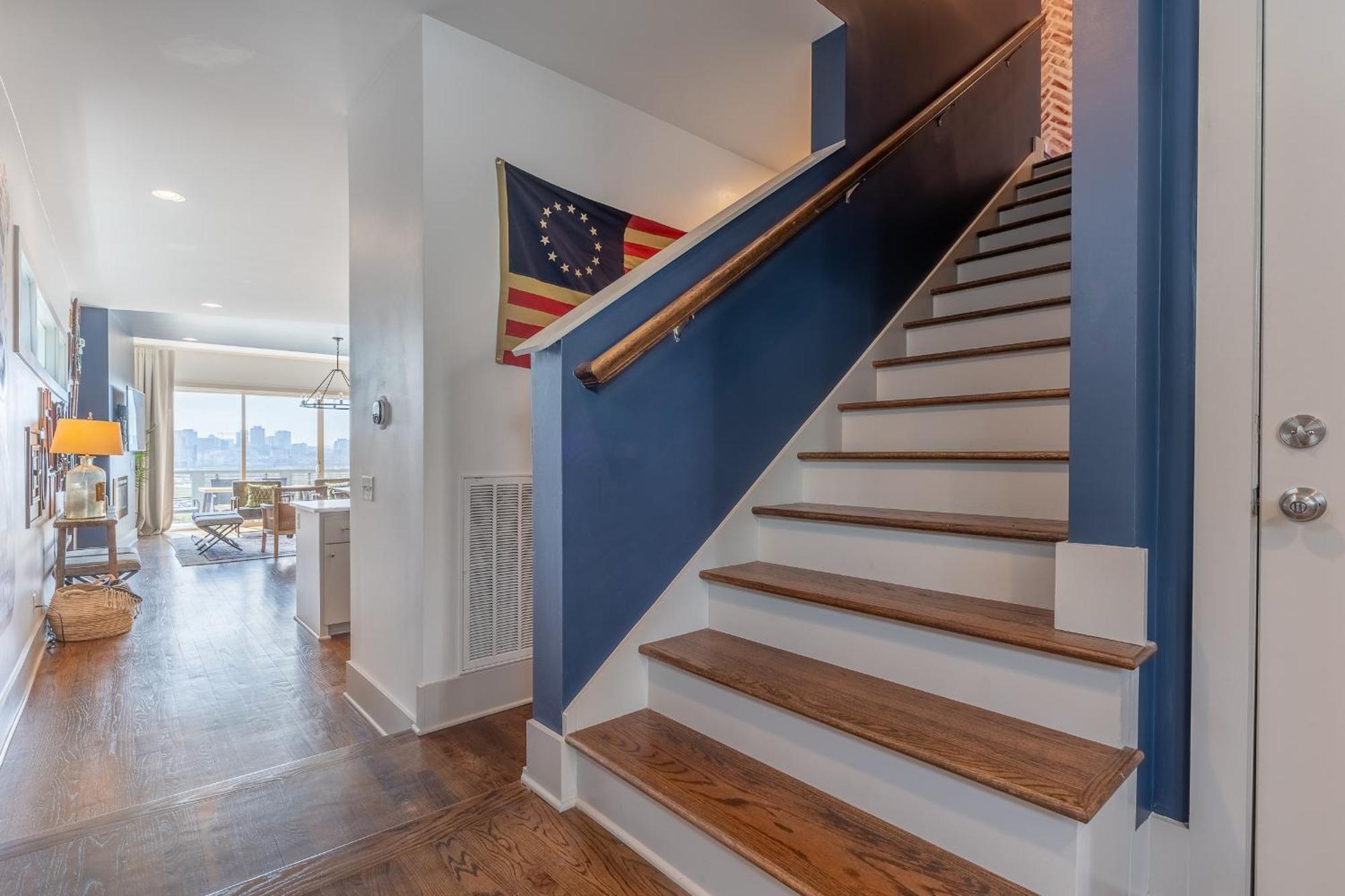 Bustling Broadway By Local Holiday home Nashville