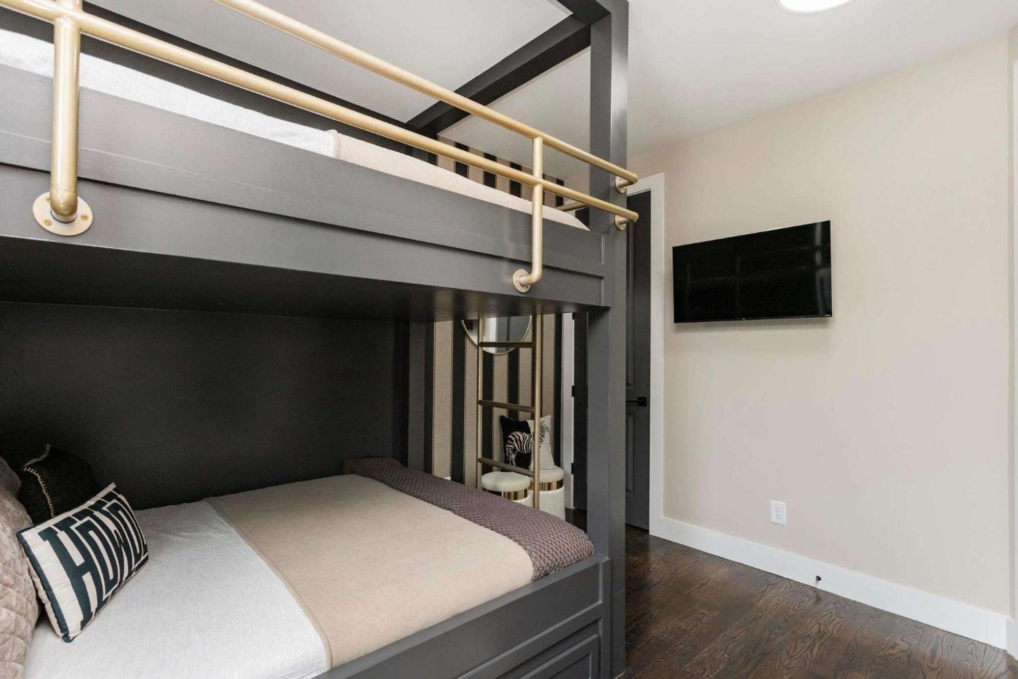 Brand New Elegance Rooftop Views Of Holiday home Nashville