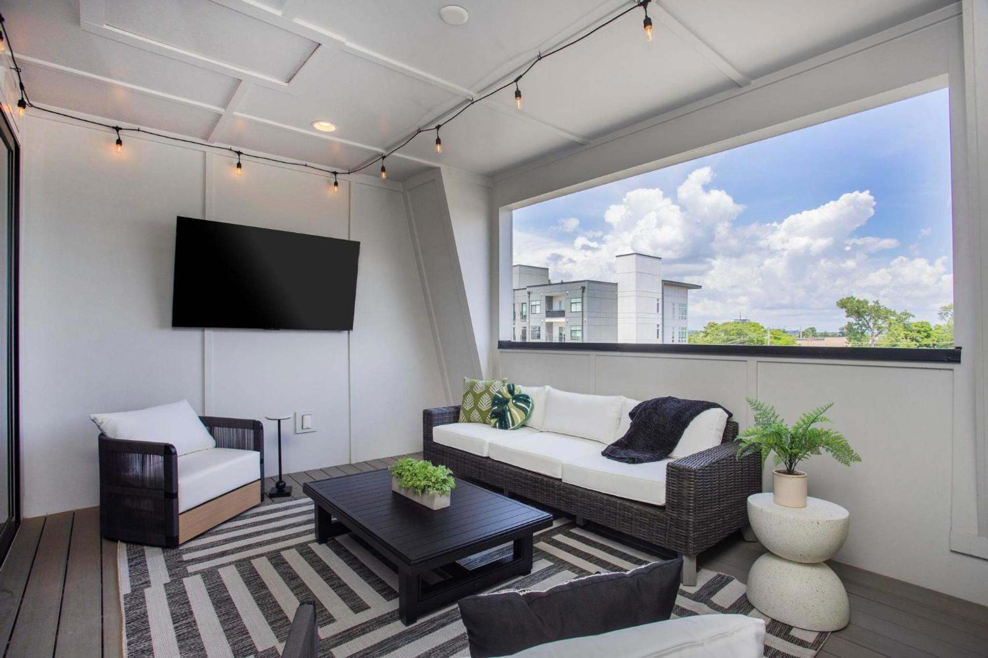 Holiday home Brand New Elegance Rooftop Views Of Nashville