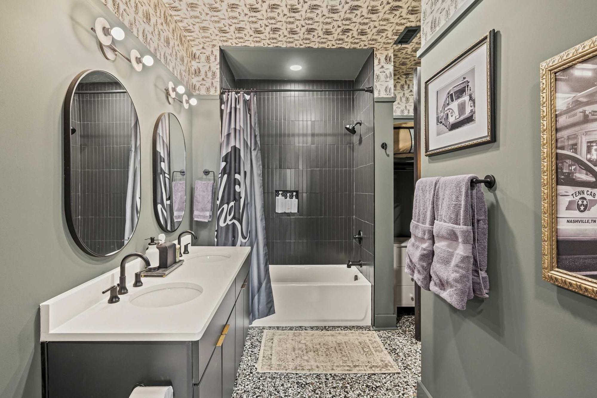 Luxe Trio Sleeps 21 And Rooftop Access