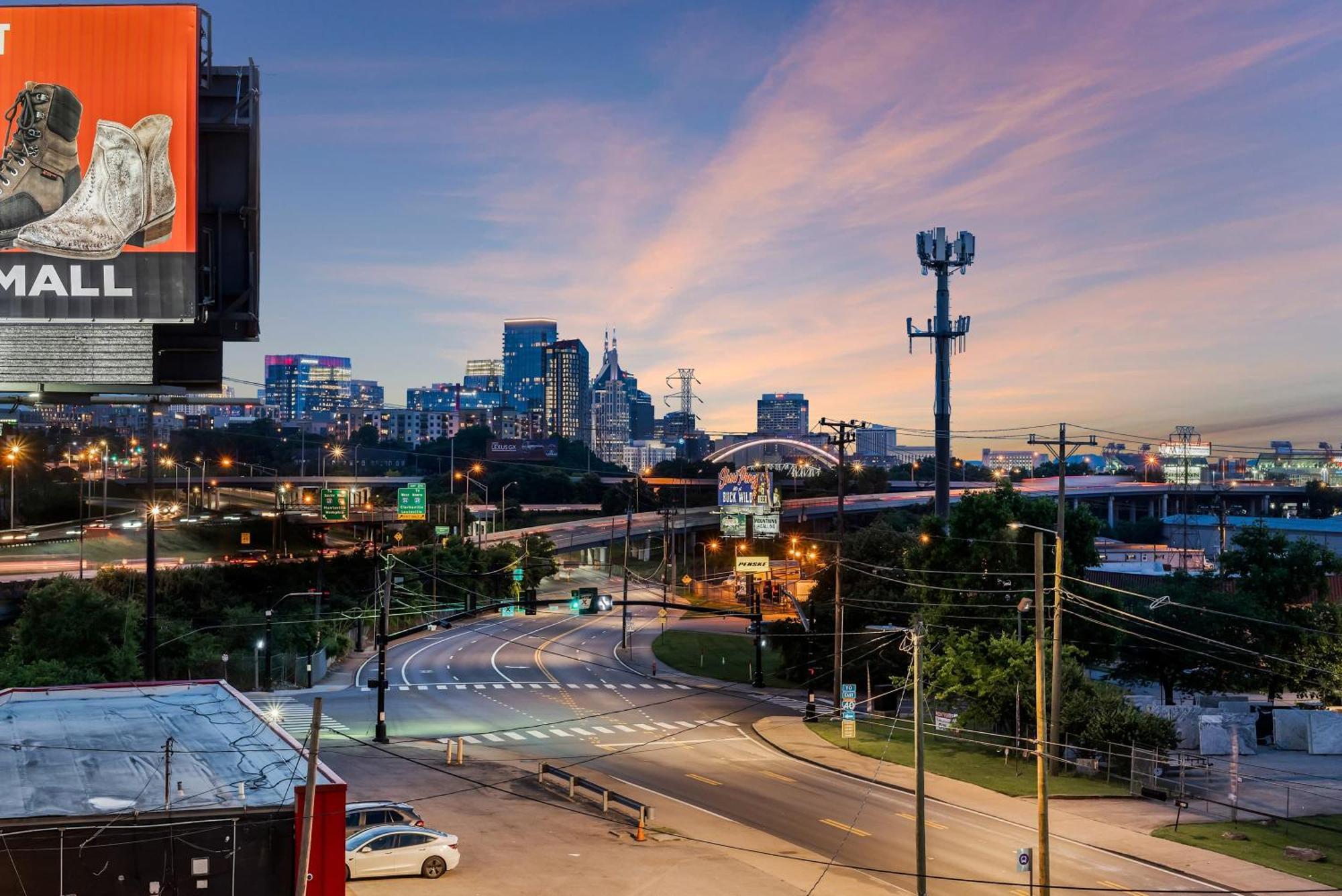 Luxe Trio Sleeps 21 And Rooftop Access