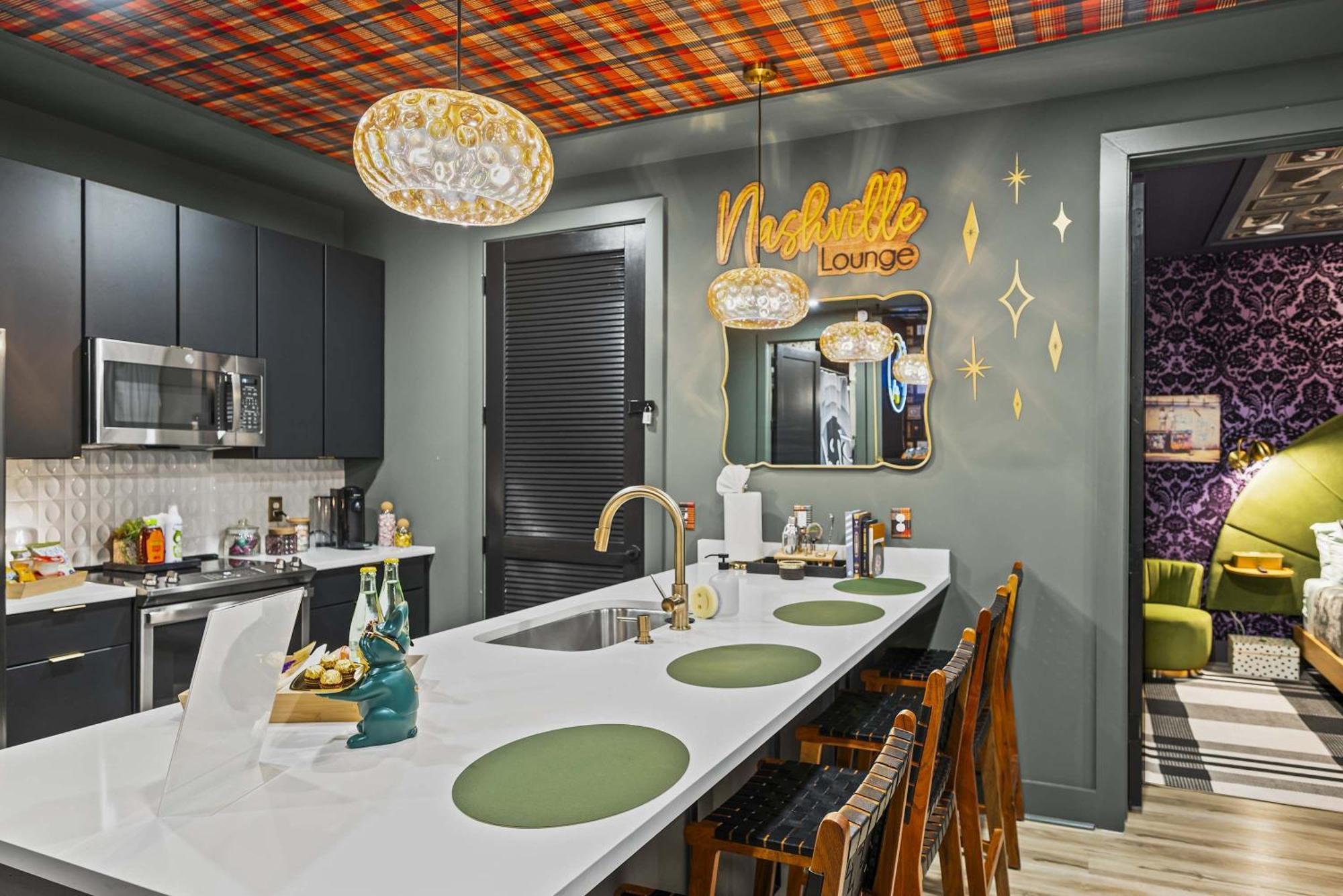 Luxe Trio Sleeps 21 And Rooftop Access Apartment Nashville