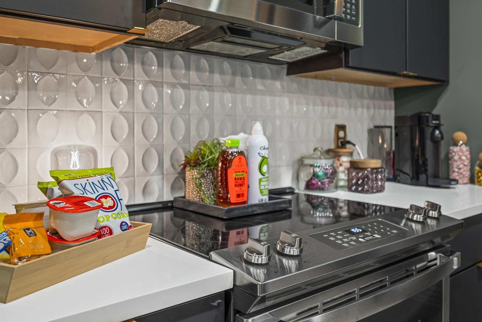 Luxe Trio Sleeps 21 And Rooftop Access * Nashville