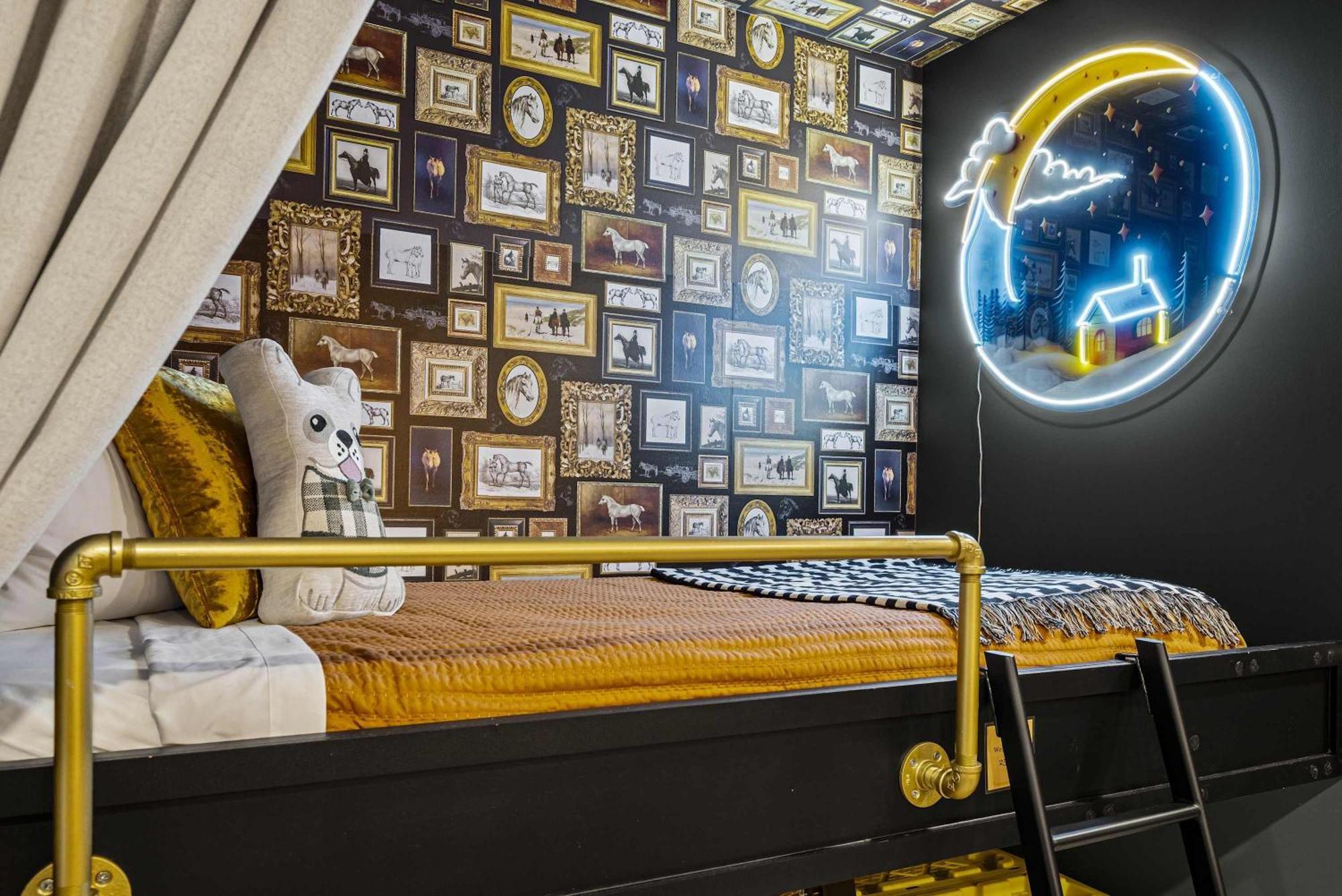 Luxe Trio Sleeps 21 And Rooftop Access Apartment *