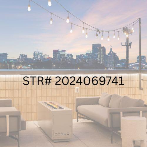 Luxe Trio Sleeps 21 And Rooftop Access Apartment Nashville