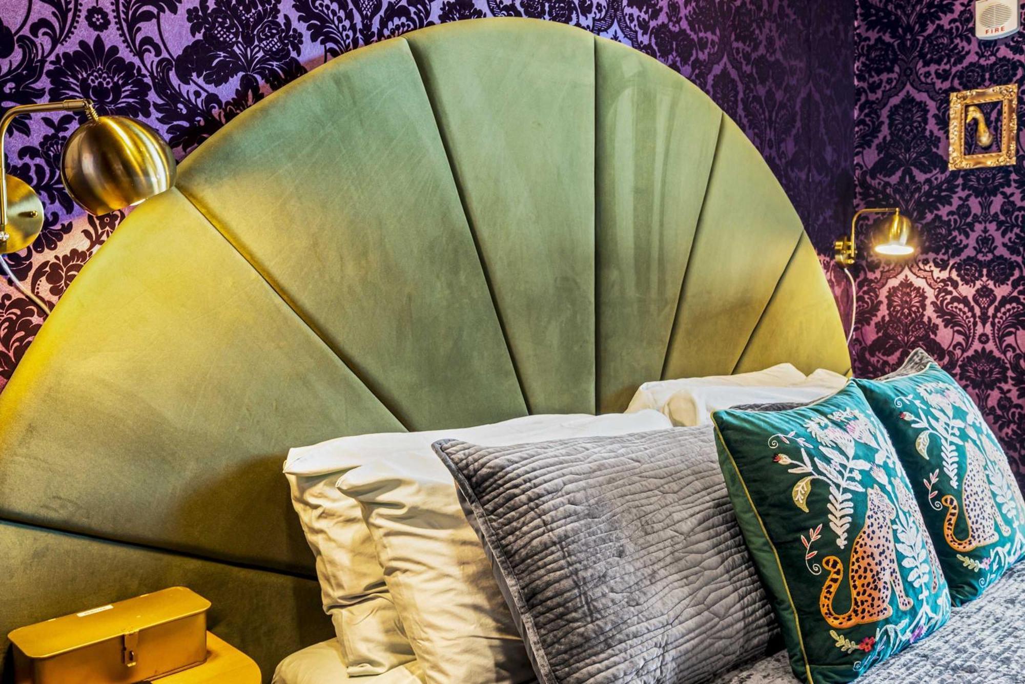 Luxe Trio Sleeps 21 And Rooftop Access Apartment *