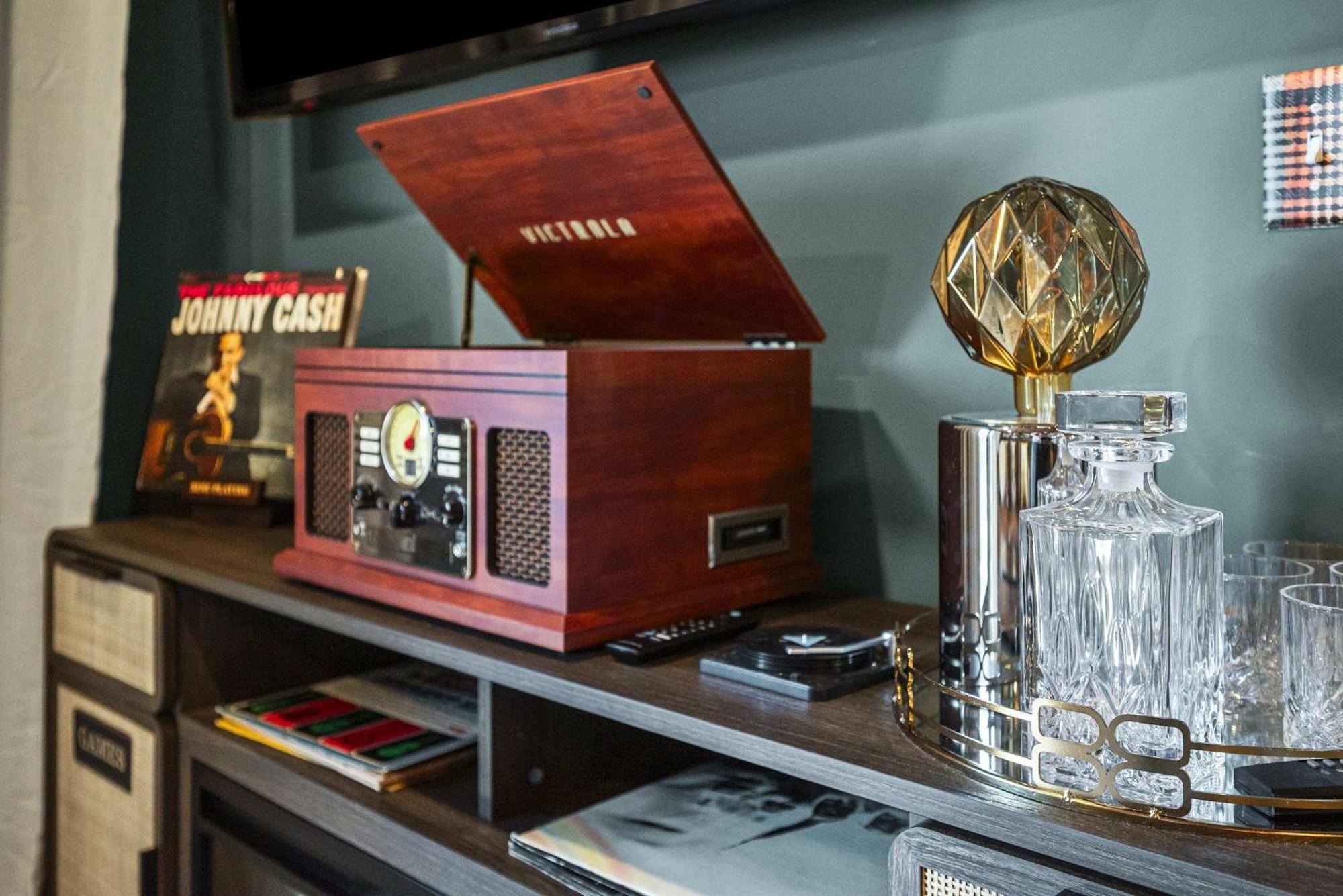 Luxe Trio Sleeps 21 And Rooftop Access