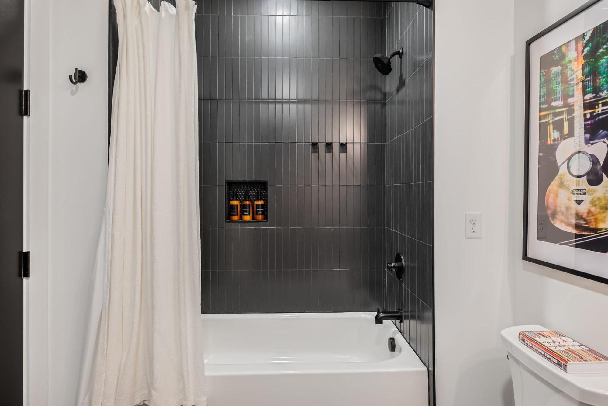 Luxe Trio Sleeps 21 And Rooftop Access Apartment *