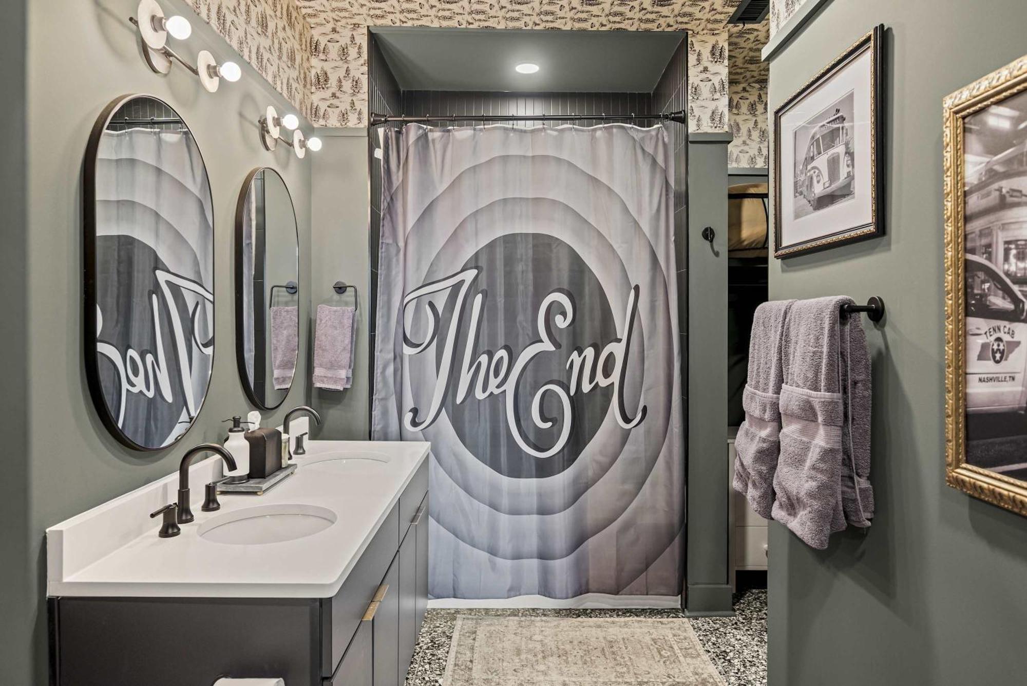 Luxe Trio Sleeps 21 And Rooftop Access Apartment Nashville