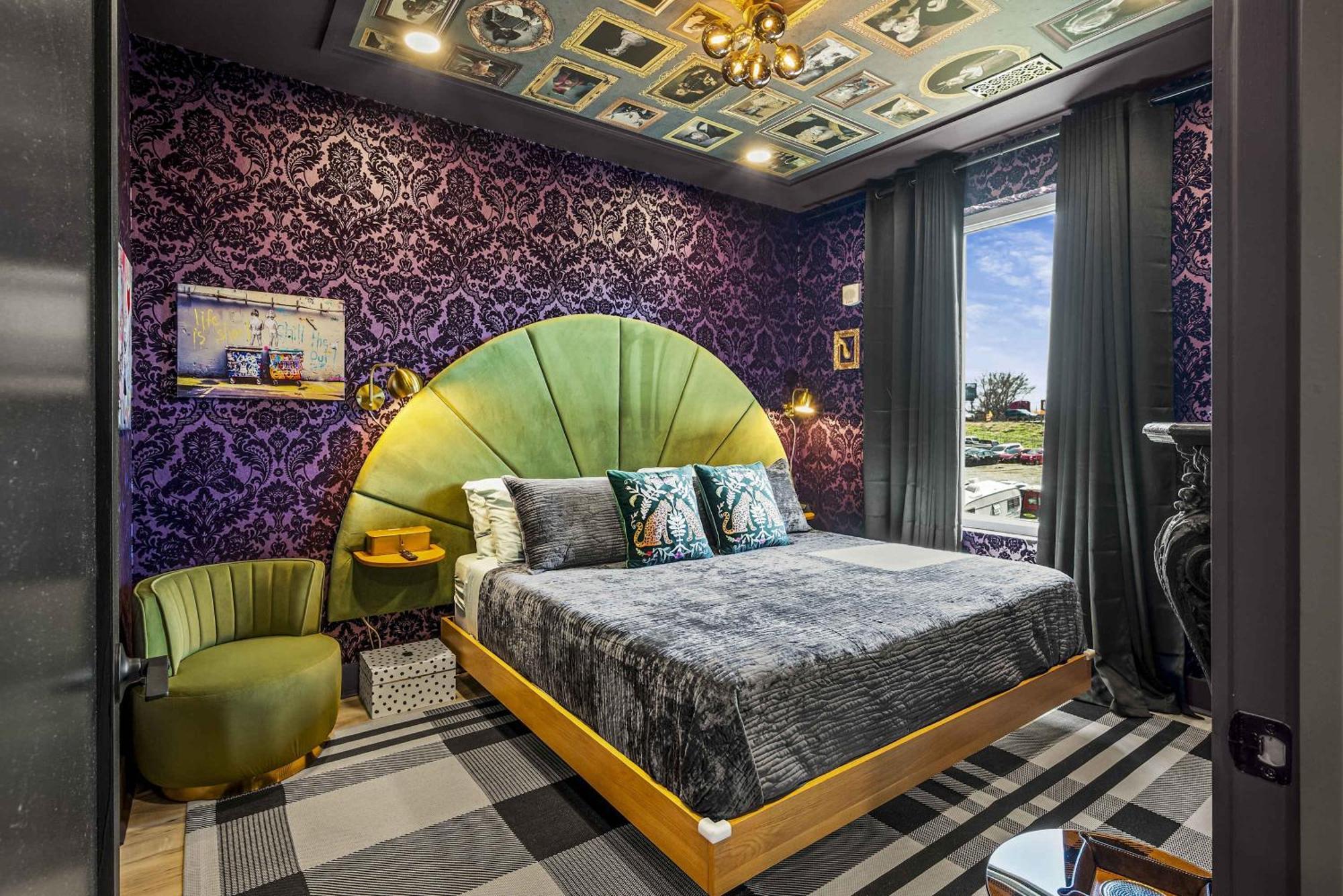 Luxe Trio Sleeps 21 And Rooftop Access * Nashville