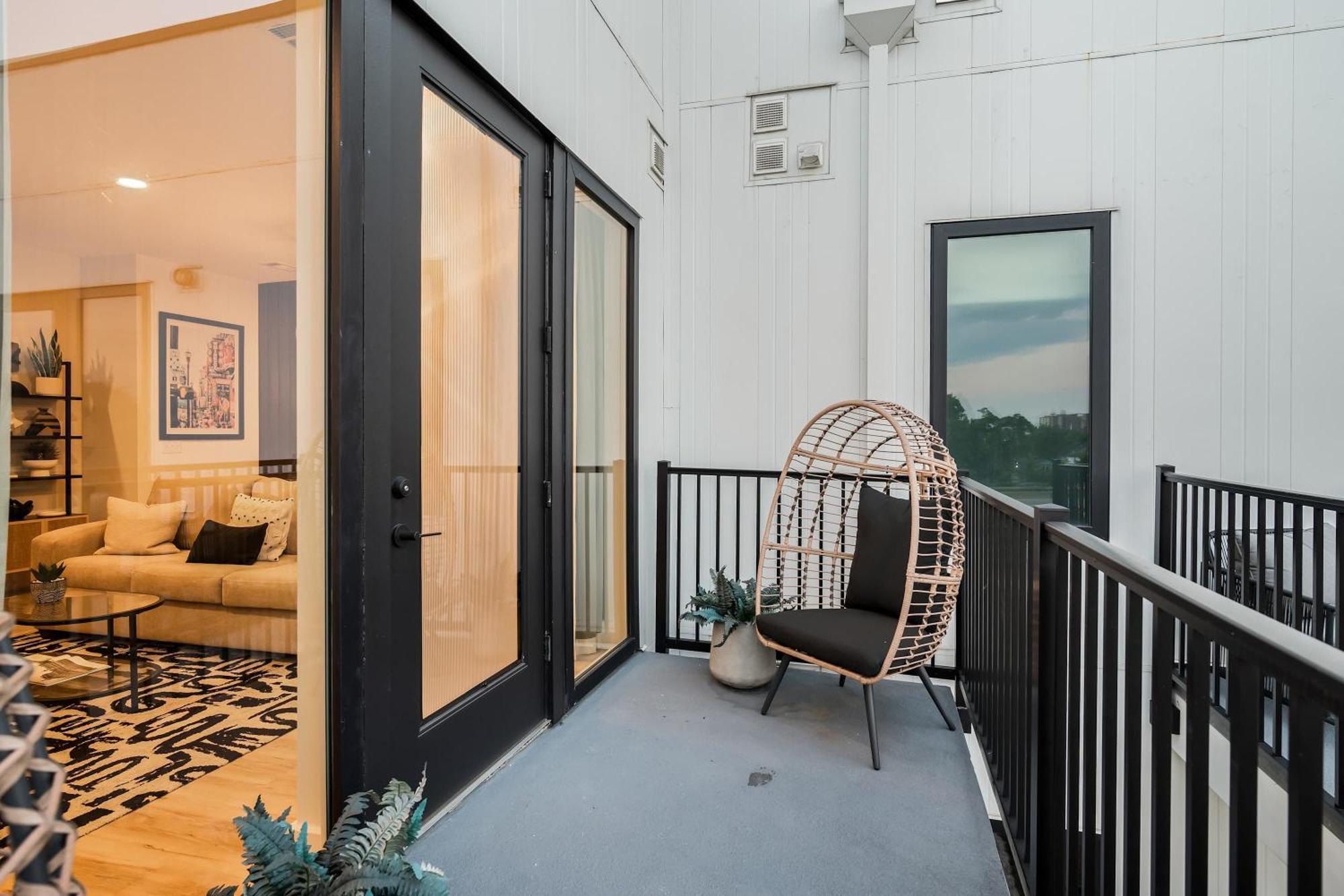 Luxe Trio Sleeps 21 And Rooftop Access