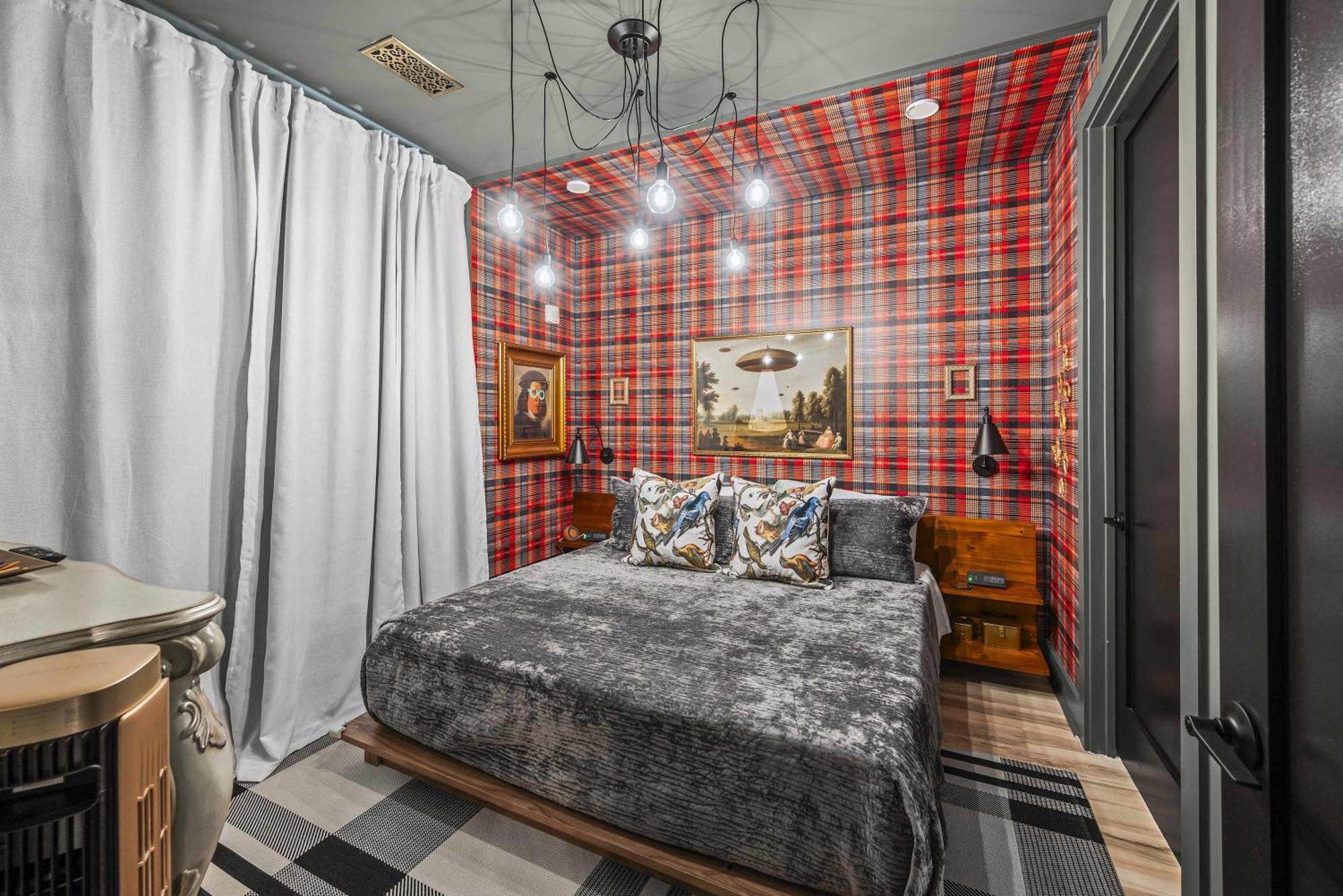 Luxe Trio Sleeps 21 And Rooftop Access Apartment