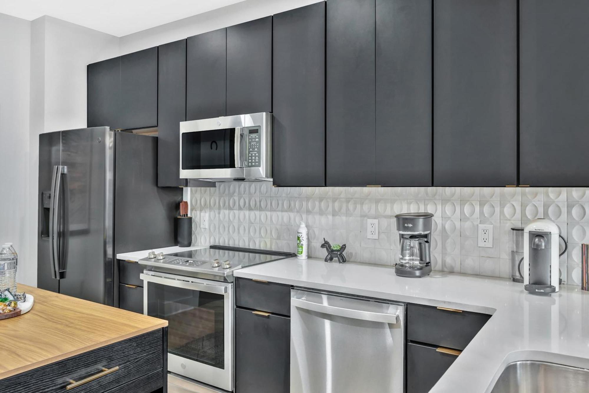 Luxe Trio Sleeps 21 And Rooftop Access Apartment