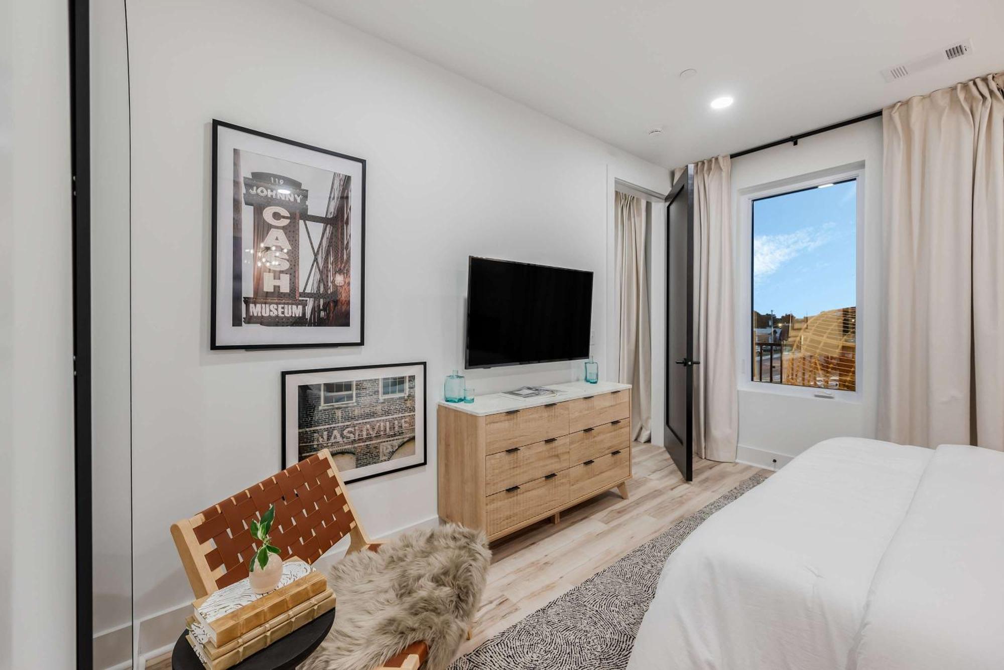 Apartment Luxe Trio Sleeps 21 And Rooftop Access Nashville