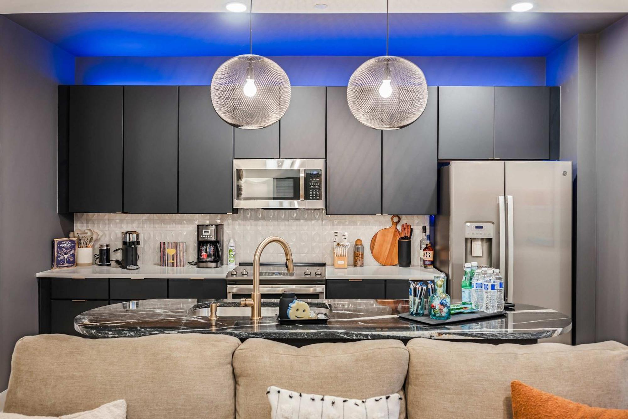 Luxe Trio Sleeps 21 And Rooftop Access *