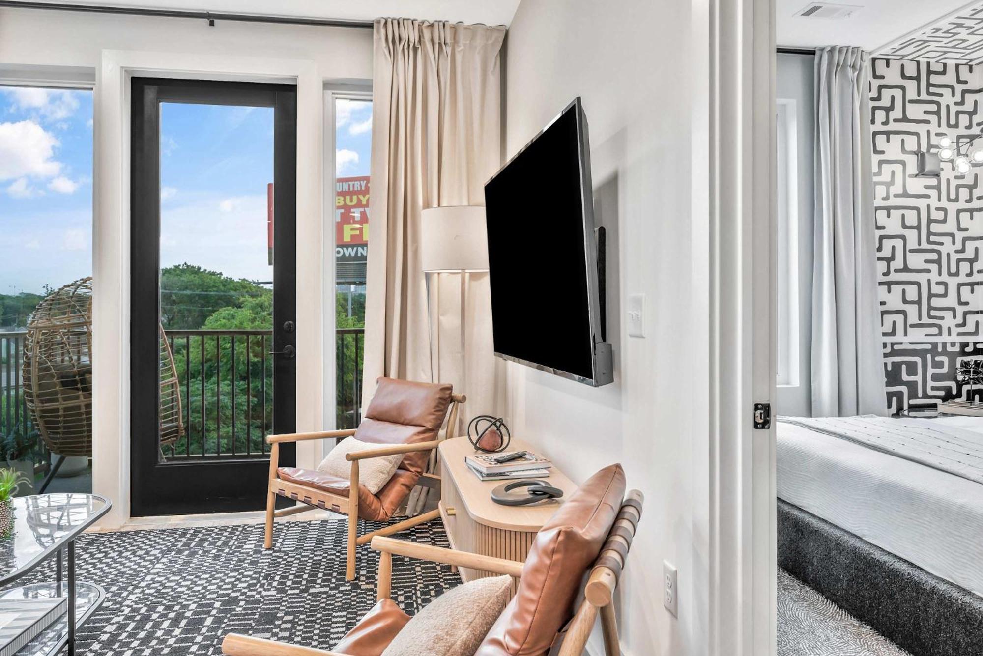 Luxe Trio Sleeps 21 And Rooftop Access