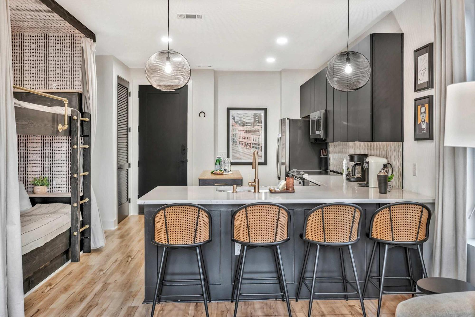 Apartment Luxe Trio Sleeps 21 And Rooftop Access *