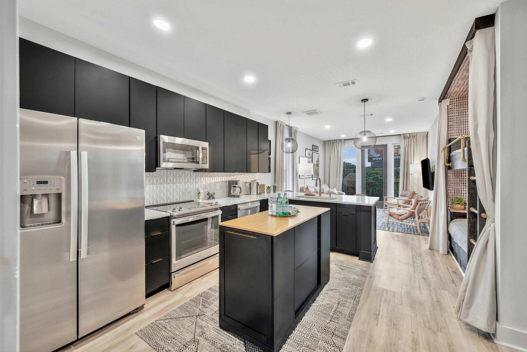 Luxe Trio Sleeps 21 And Rooftop Access *