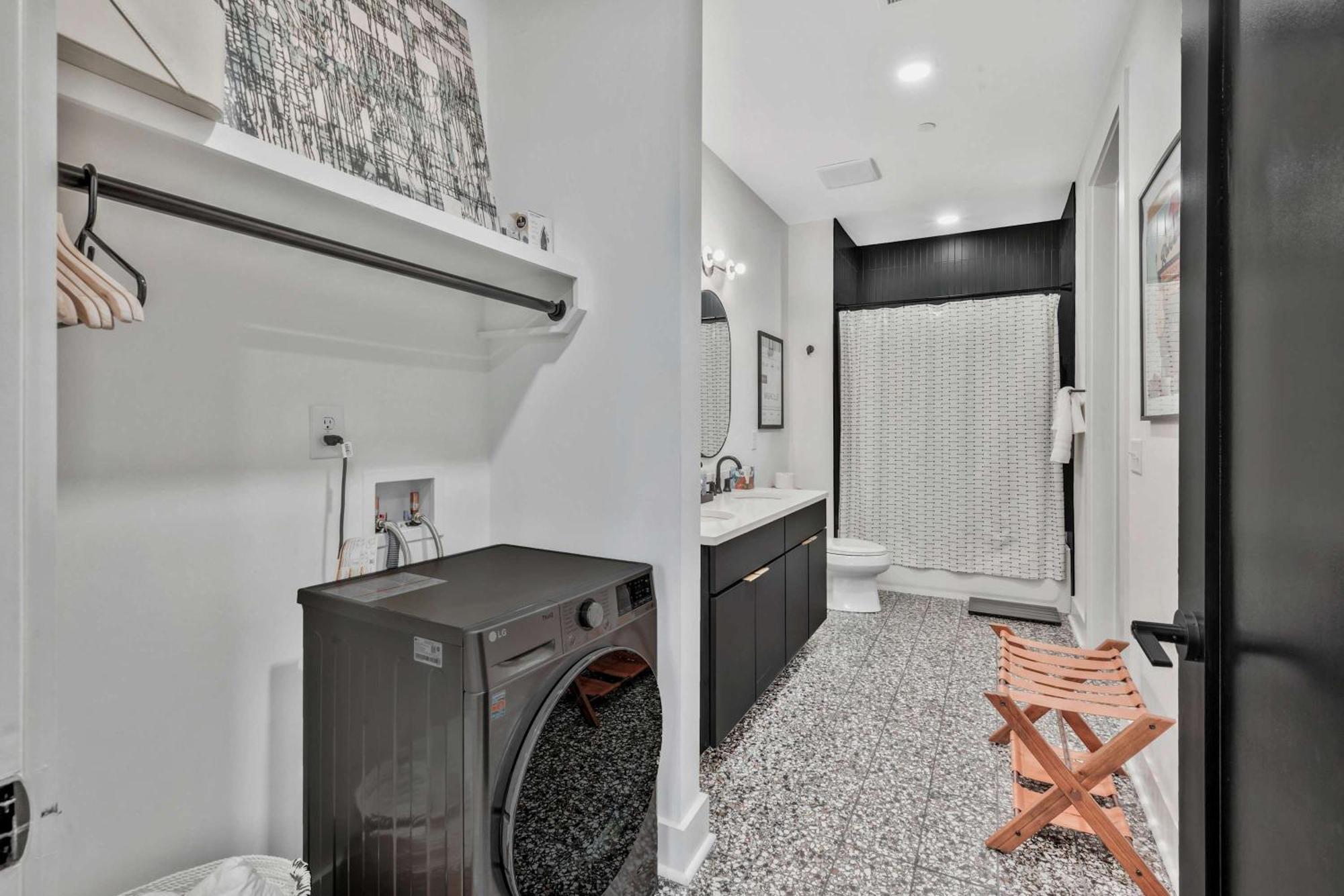 Luxe Trio Sleeps 21 And Rooftop Access