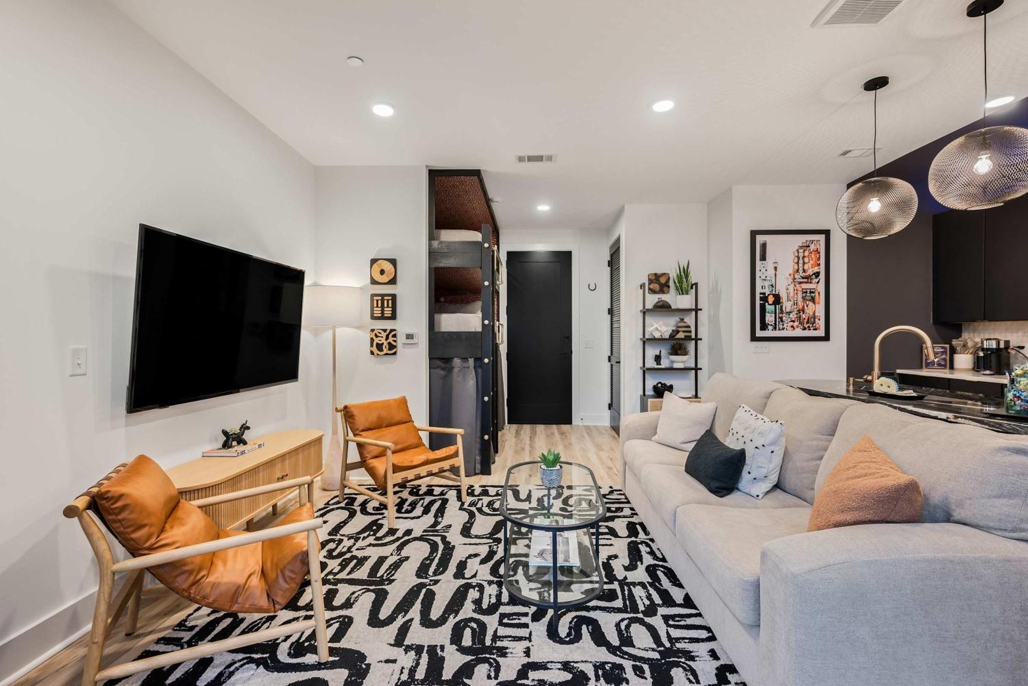 New 2 Luxe Penthouses With Balcony And Views *