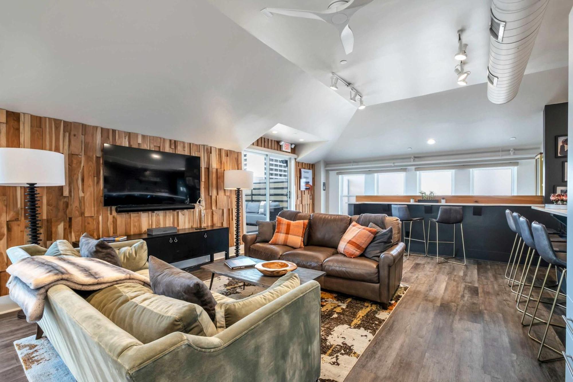 Skyline With Penthouse & Rooftop Deck 6br By Maddox * Nashville