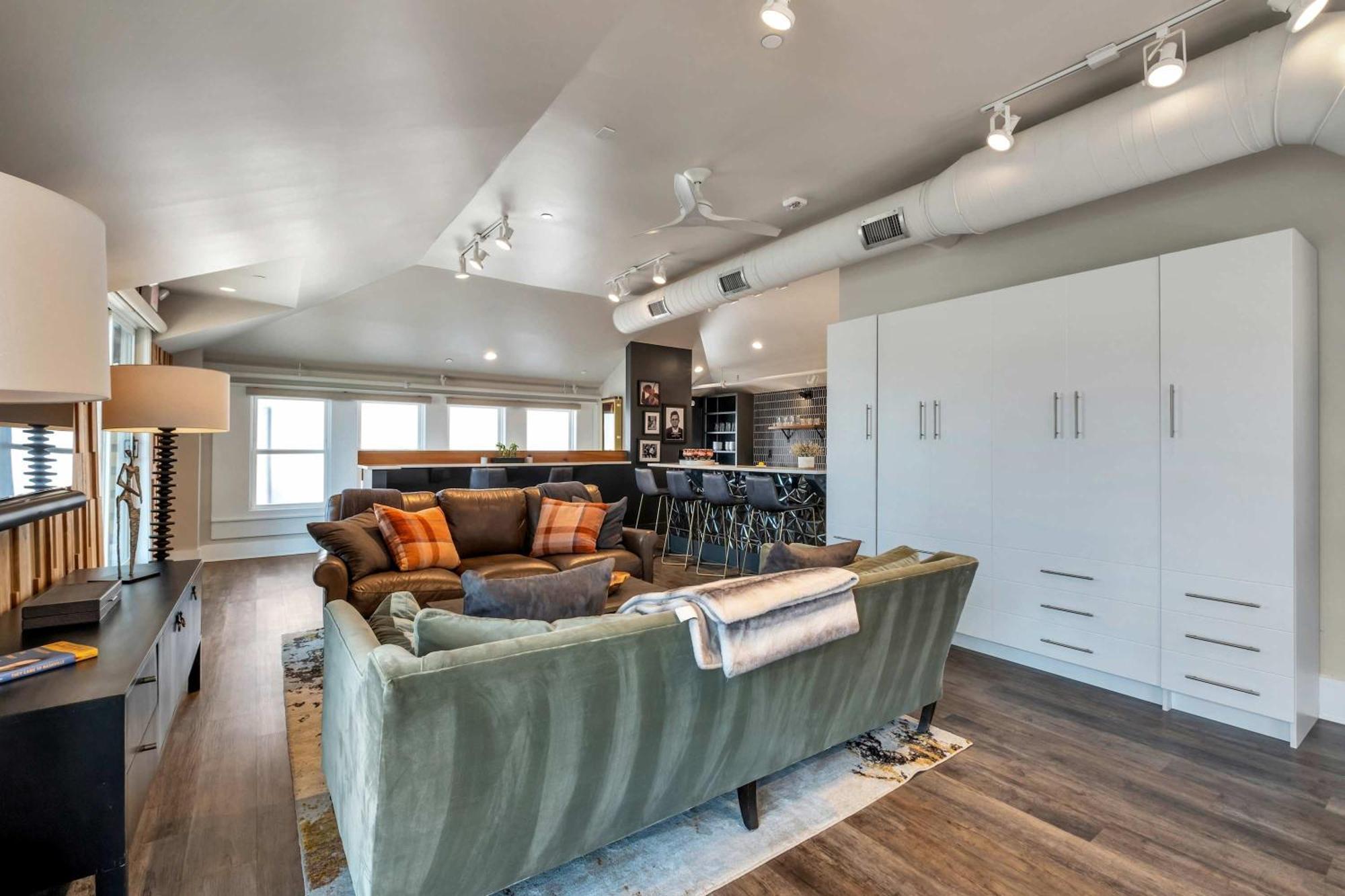 Apartment Skyline With Penthouse & Rooftop Deck 6br By Maddox