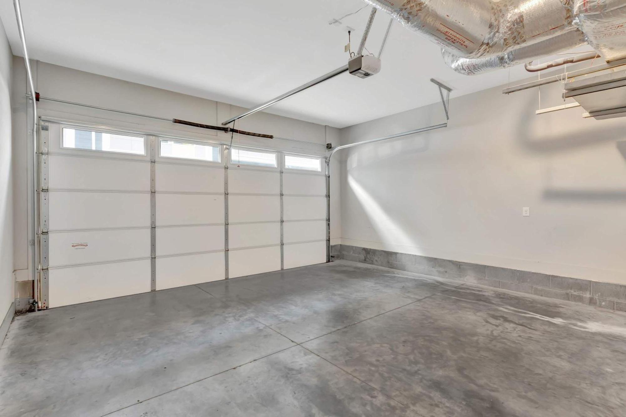 Rooftop Deck 2 Car Garage Near Downtown Holiday home *