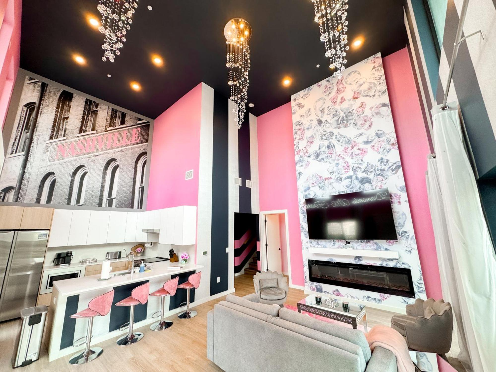 Diamonds Are Forever Bridal In Downtown Nash Walk To Broadway, Heated Pool, Gym, Parking Apartment Nashville