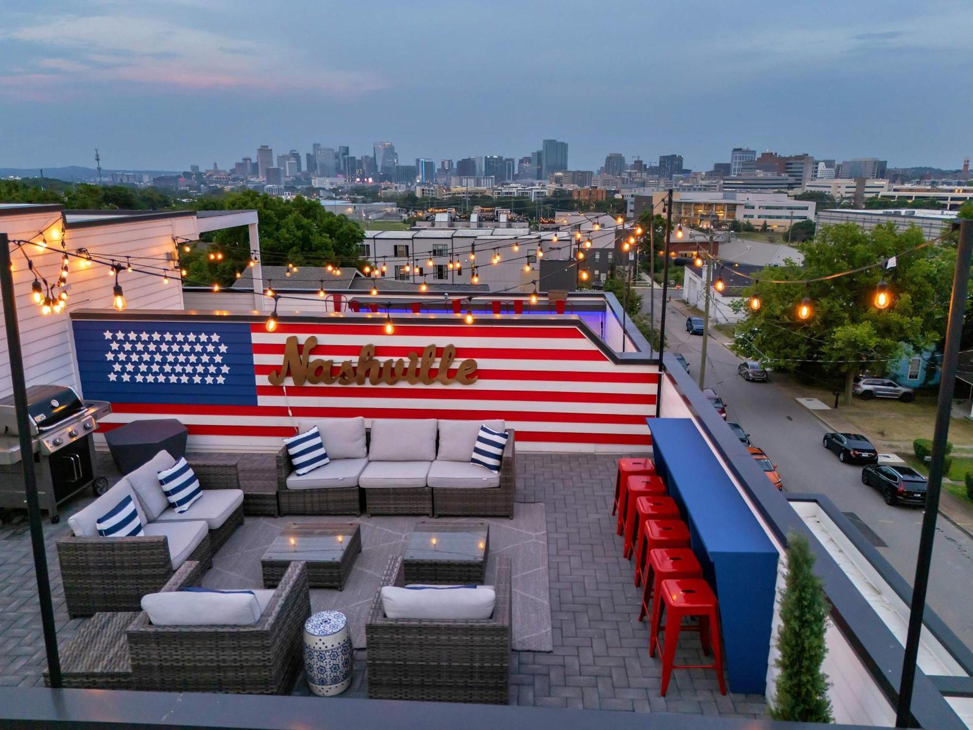Ultimate Rooftop Double Games Bbq Skyline Views * Nashville