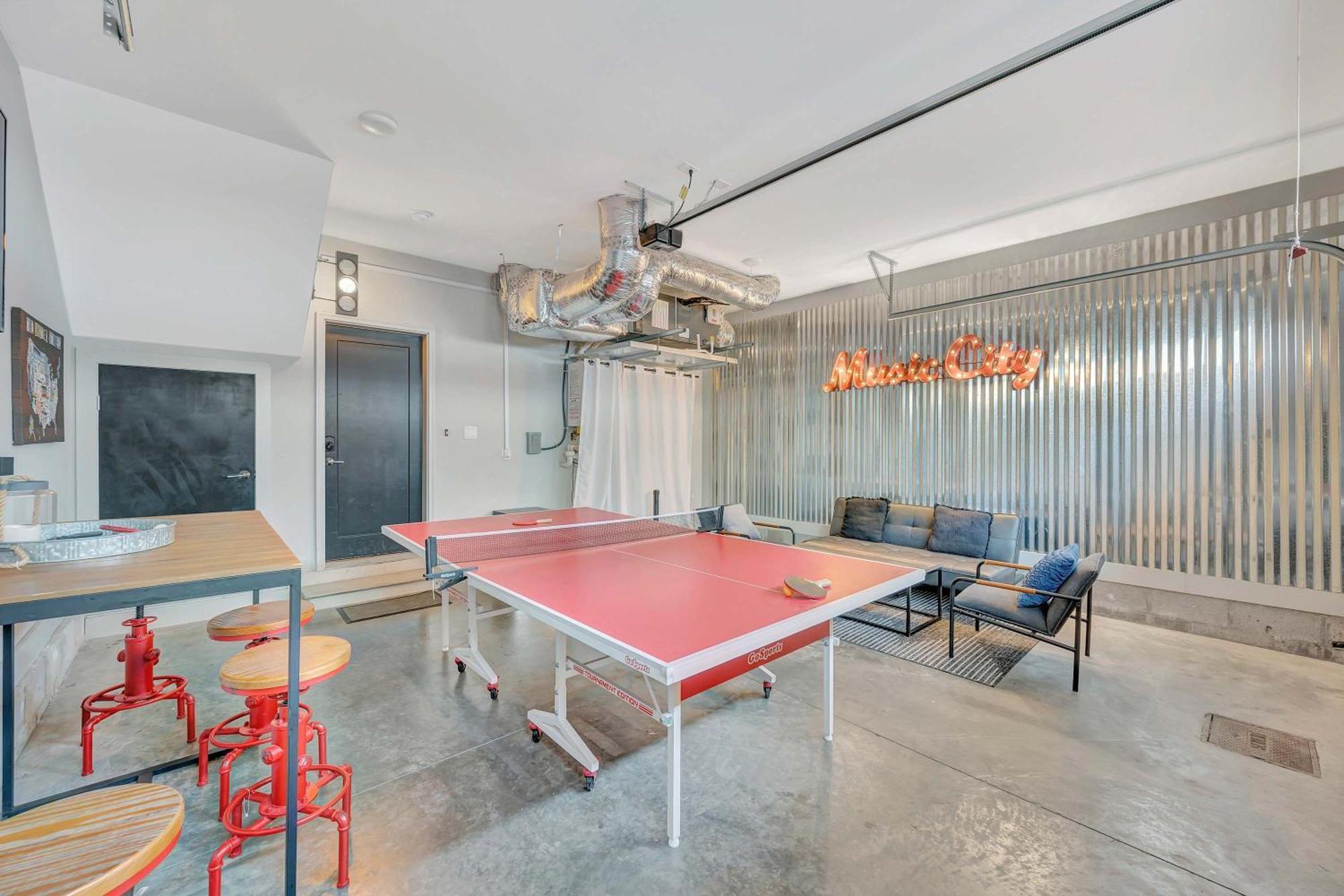 Rooftop Deck Grill Ping Pong Near Downtown Nashville