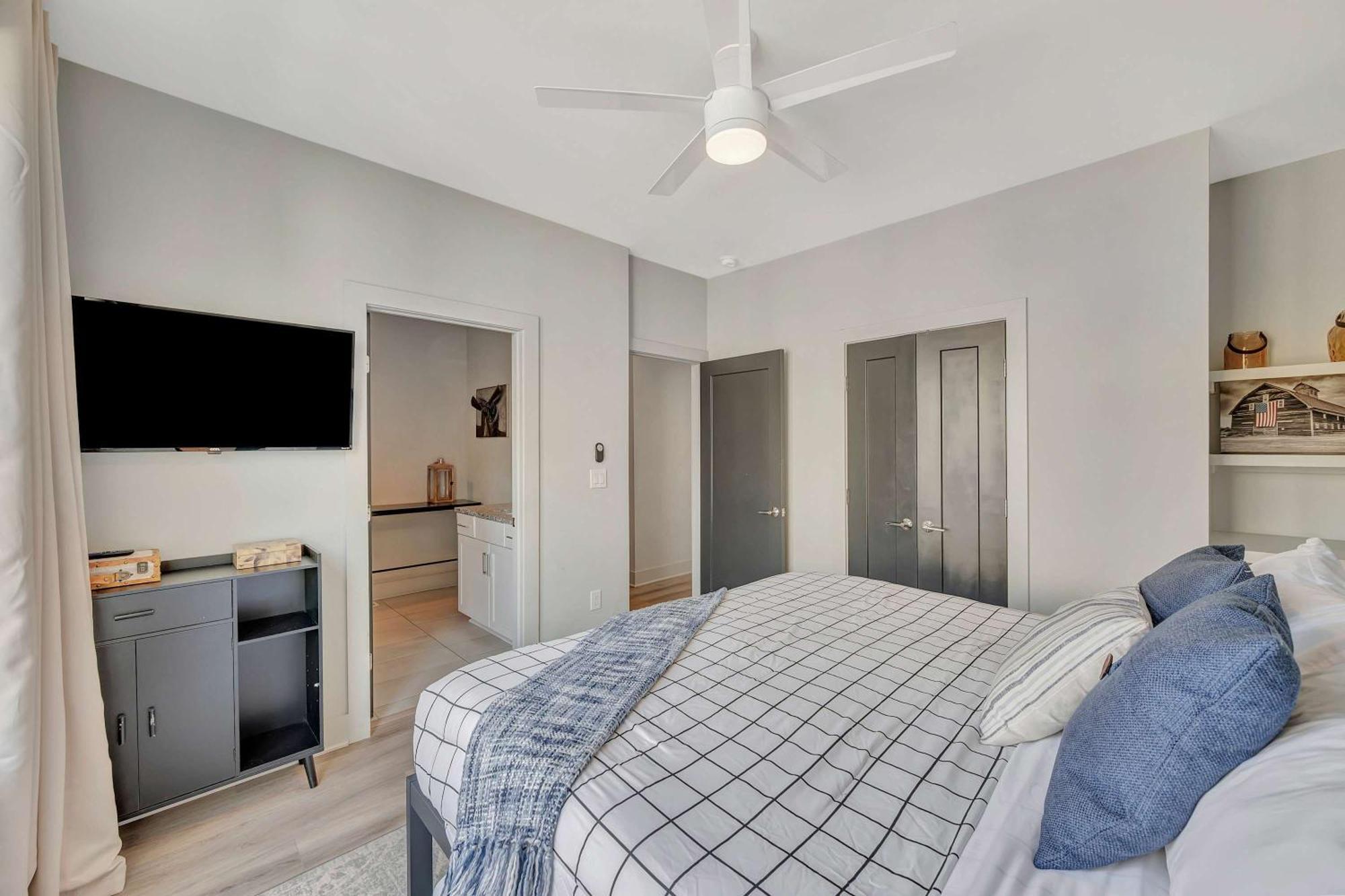 Rooftop Deck Grill Ping Pong Near Downtown Holiday home Nashville