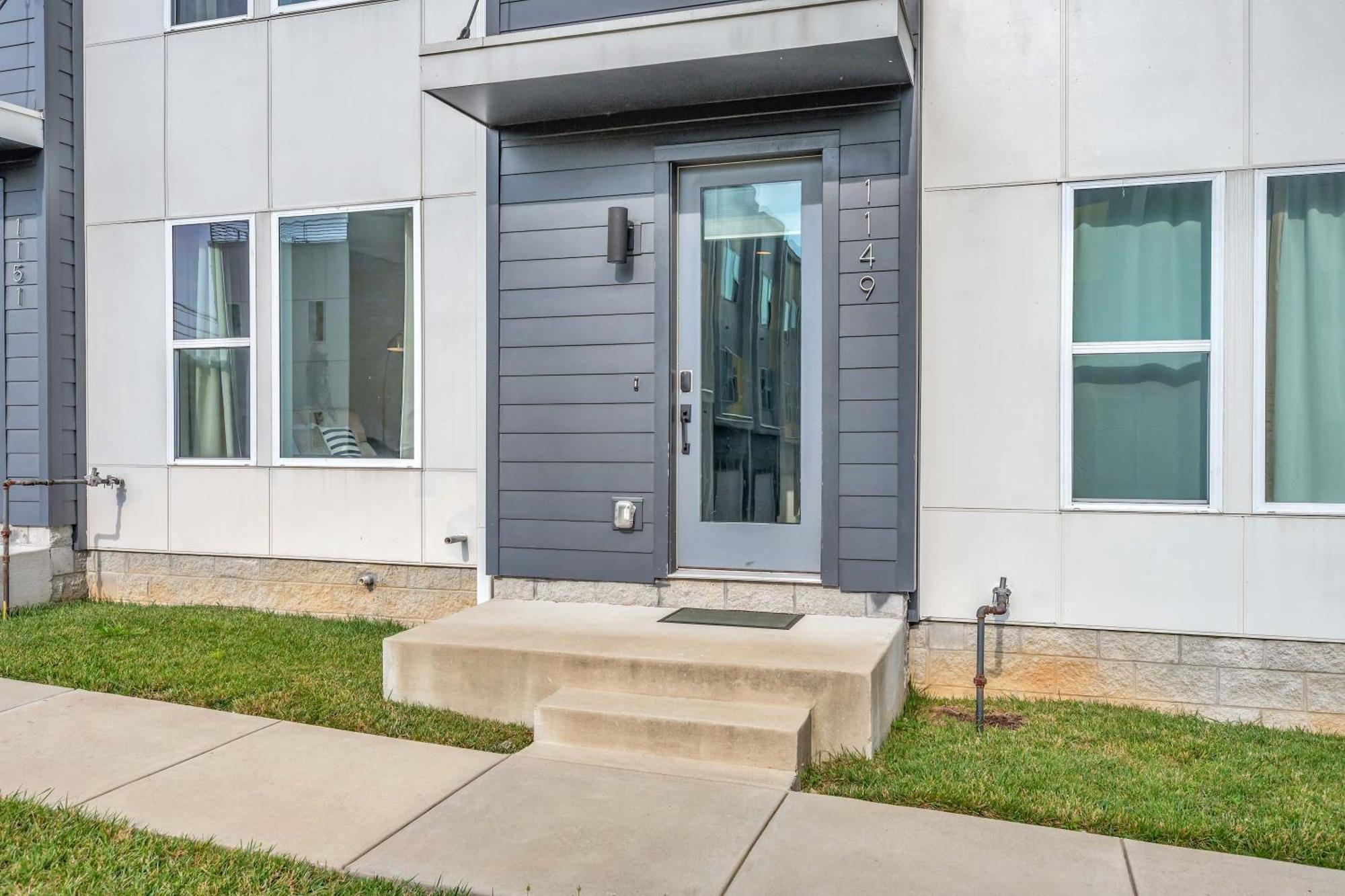 Rooftop Deck Grill Ping Pong Near Downtown Nashville