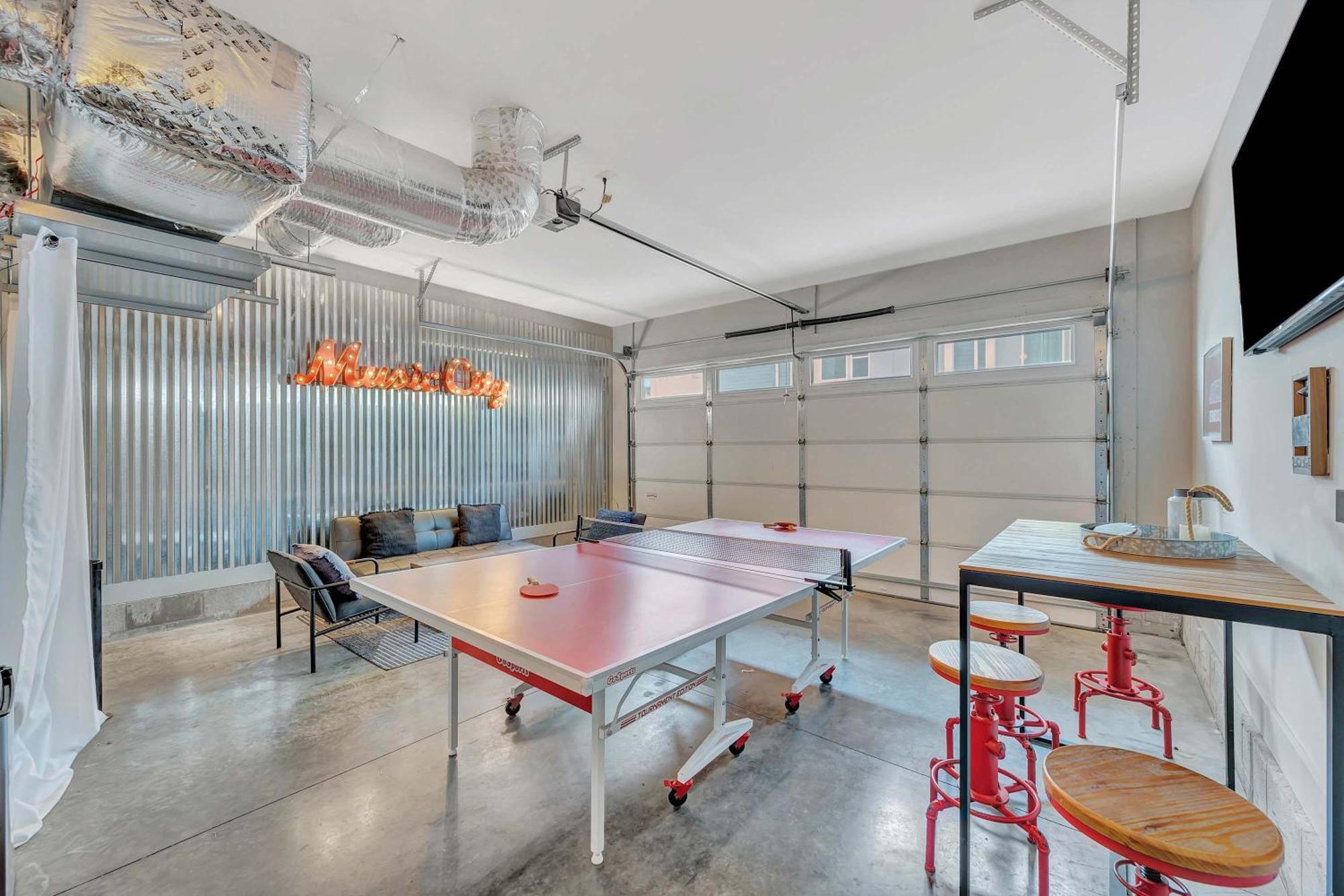 Rooftop Deck Grill Ping Pong Near Downtown * Nashville