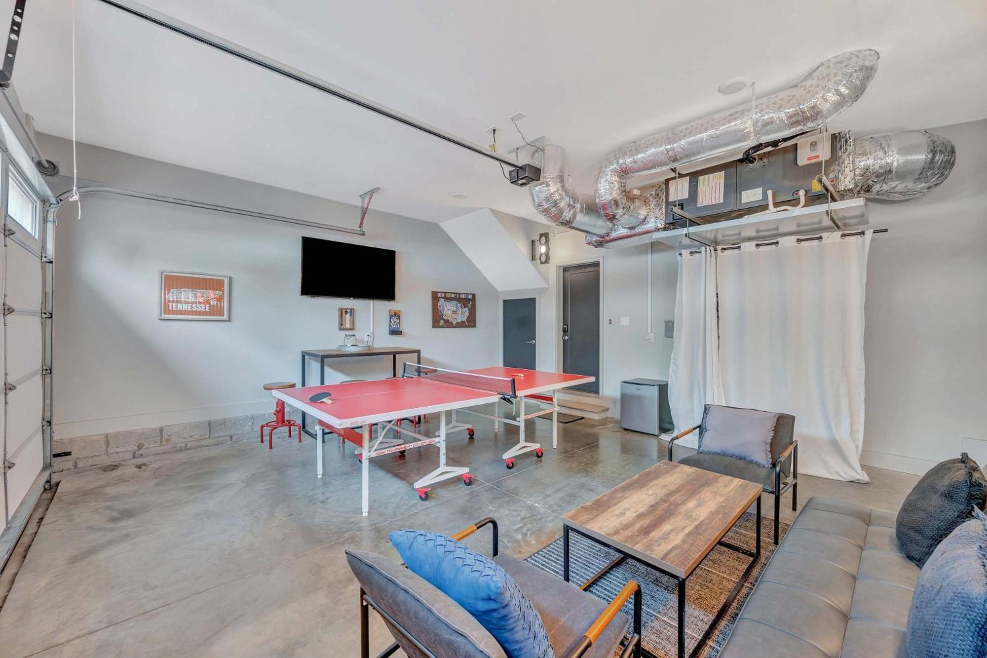 Rooftop Deck Grill Ping Pong Near Downtown Holiday home