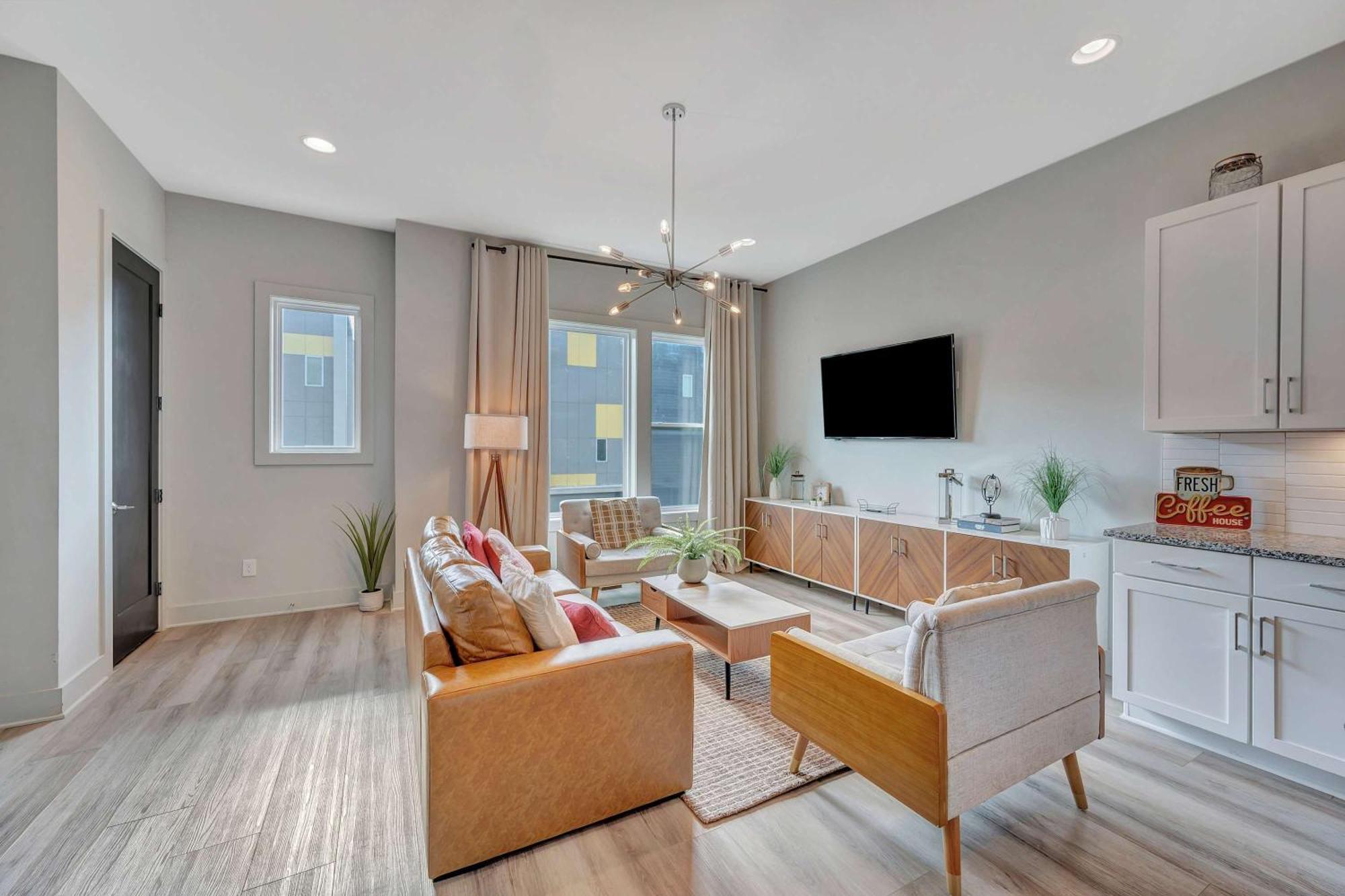 Rooftop Deck Grill Ping Pong Near Downtown Holiday home