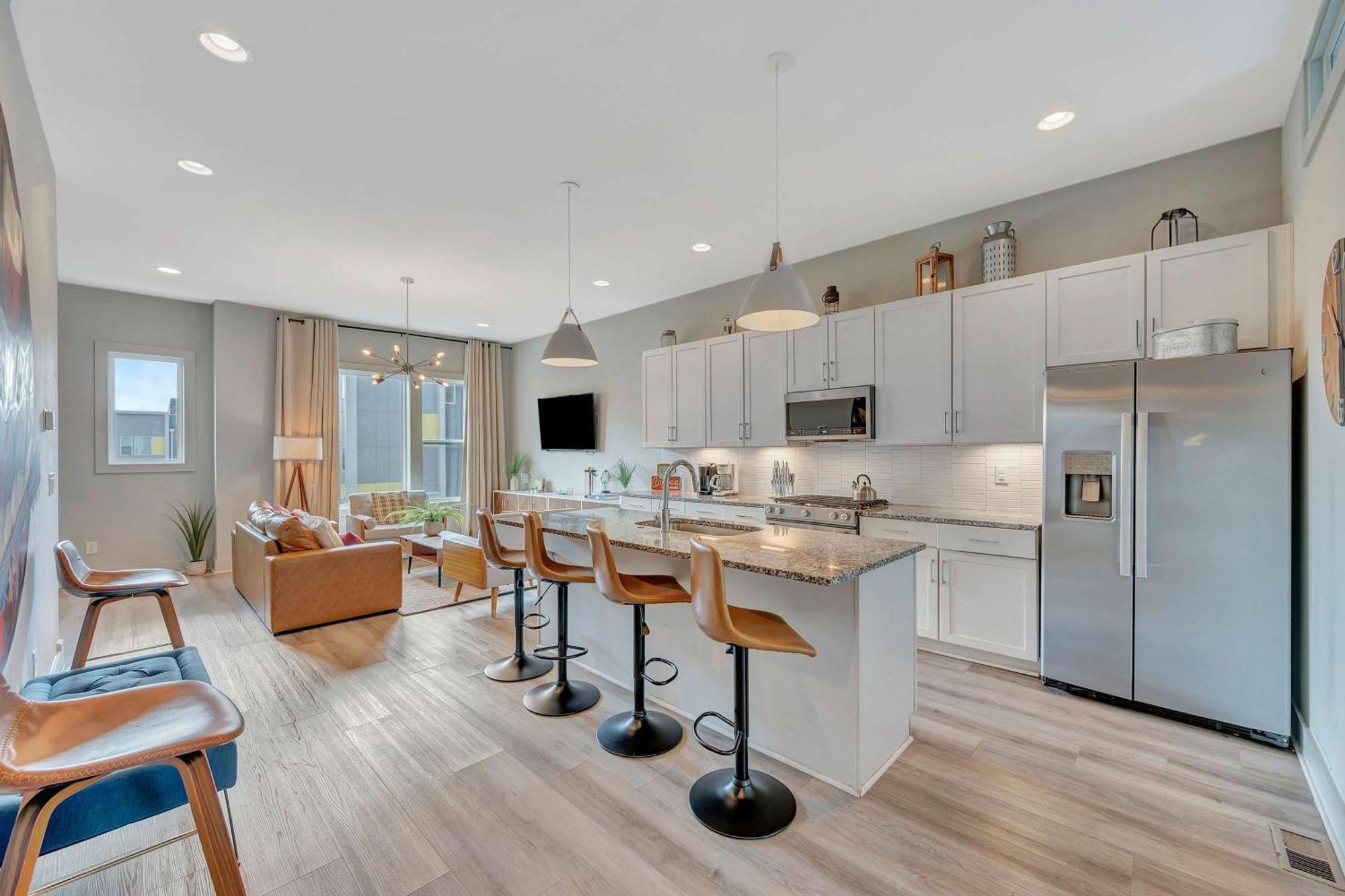 Rooftop Deck Grill Ping Pong Near Downtown Holiday home *