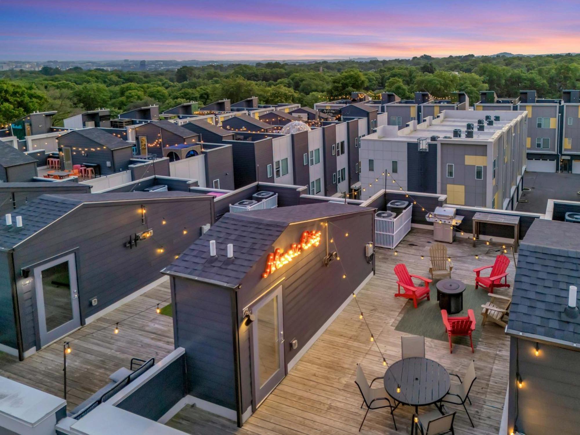 Holiday home Rooftop Deck Grill Ping Pong Near Downtown Nashville
