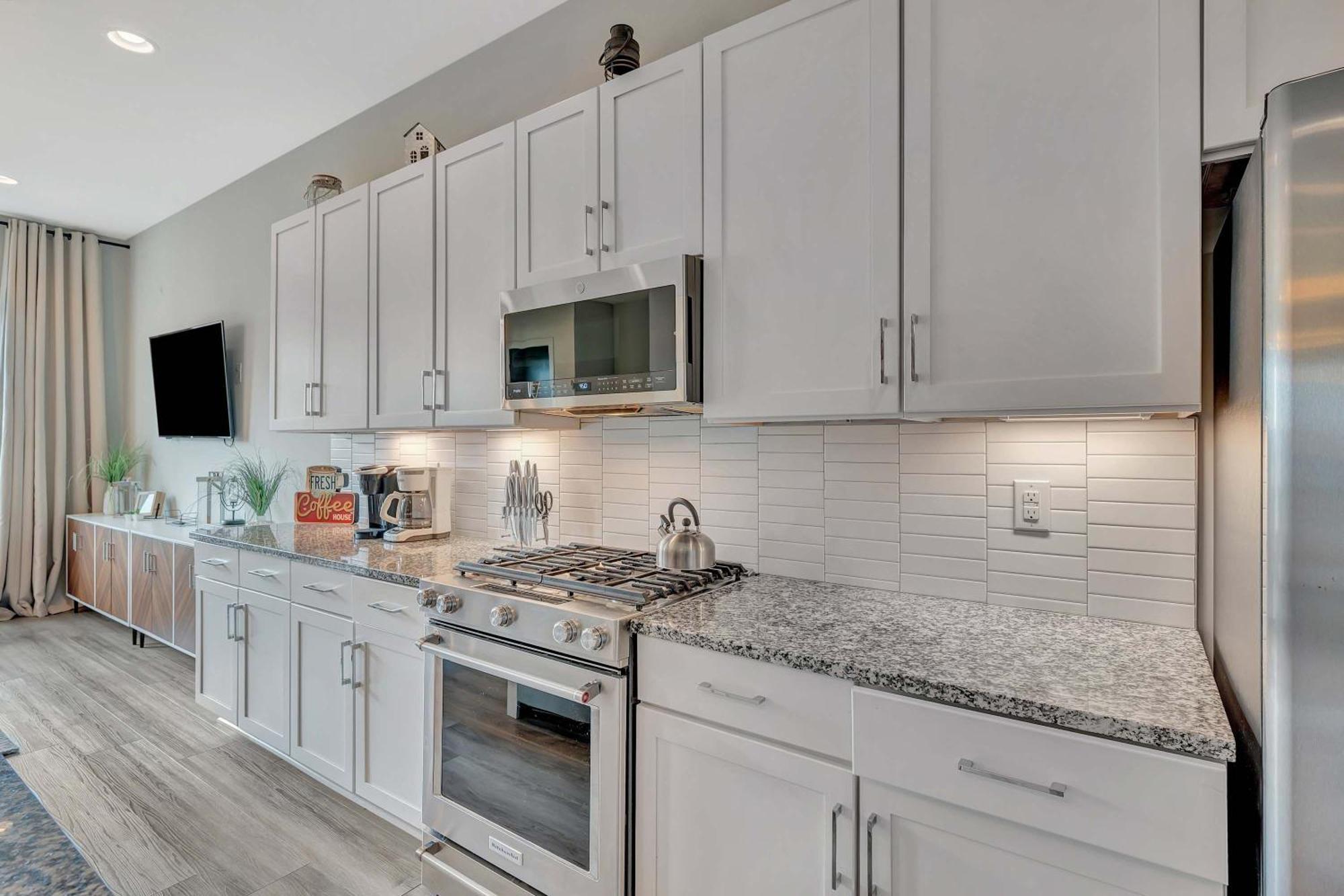 Holiday home Rooftop Deck Grill Ping Pong Near Downtown *