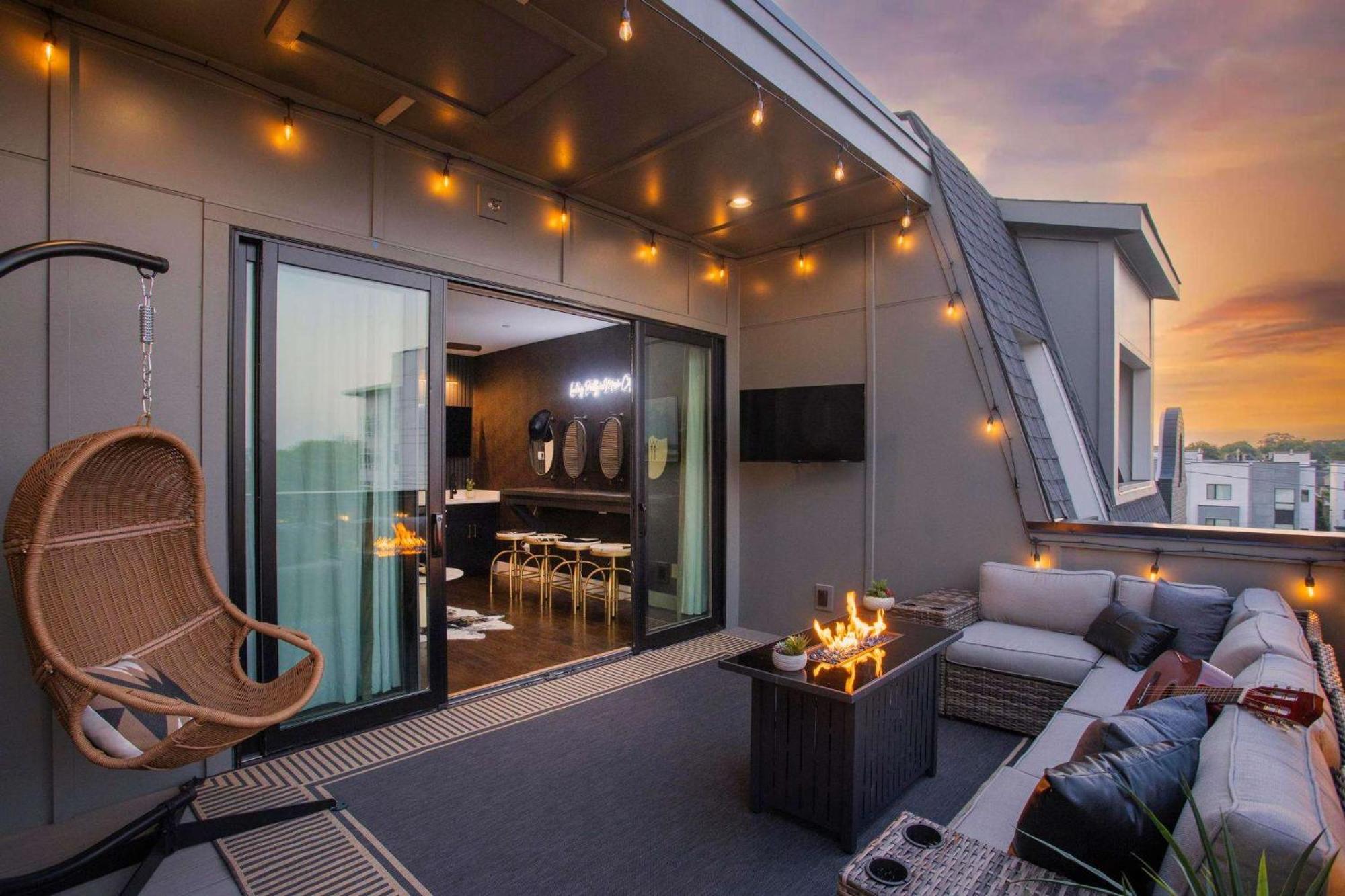 Luxury - Fire Table Balcony & Views Holiday home