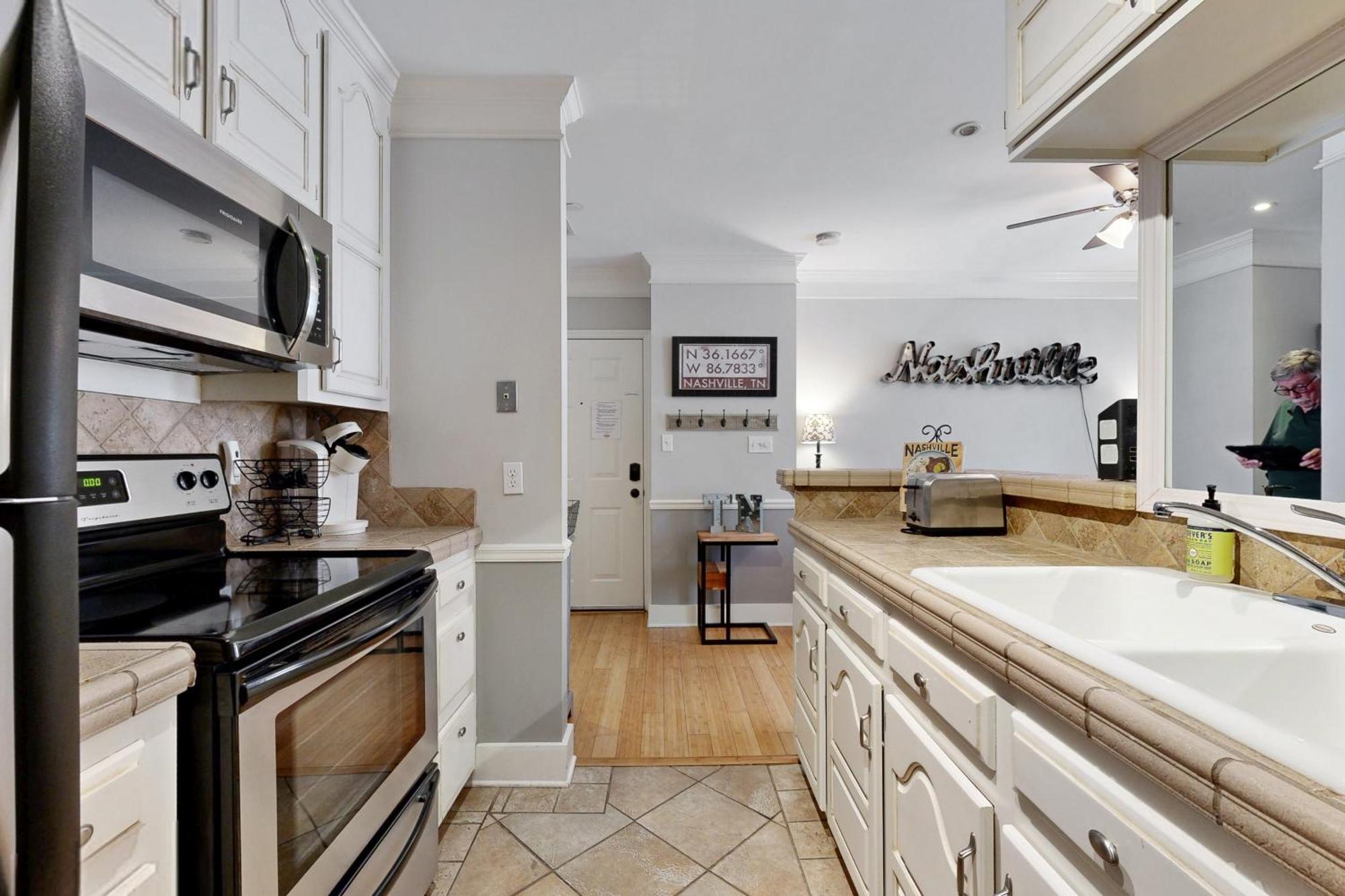 Apartment Polk 401 *