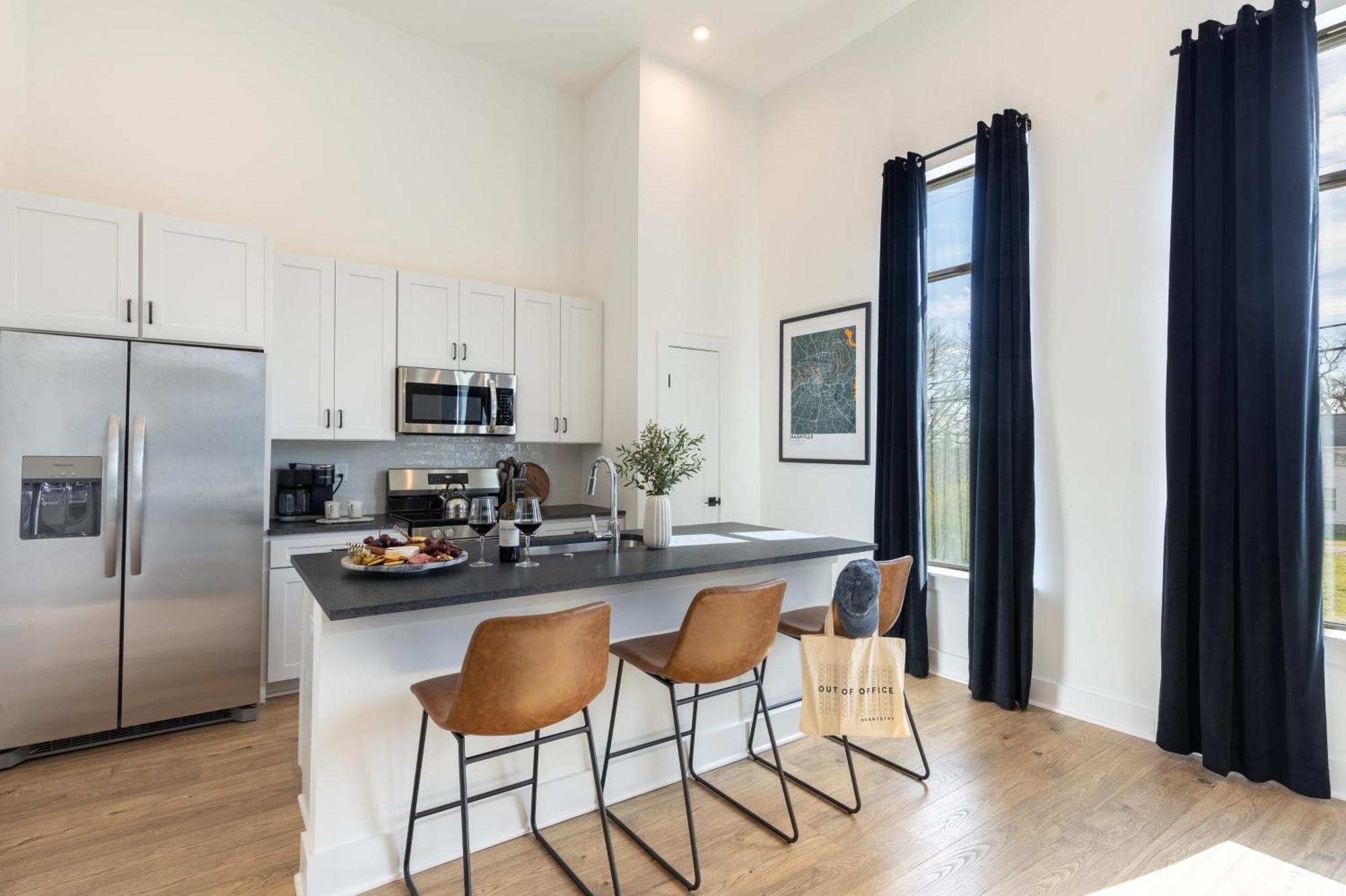 New Build 2 Minutes From Downtown Dining Entertainment