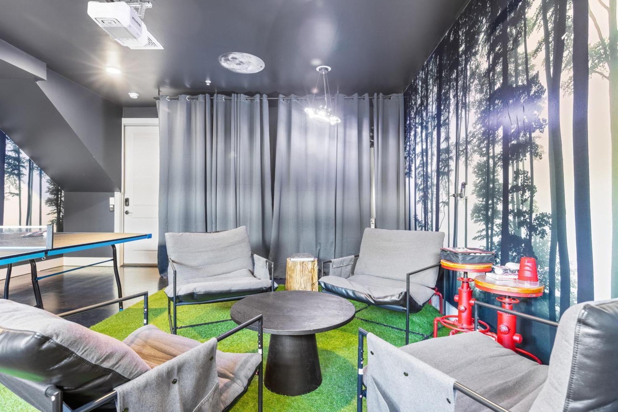 Holiday home Skyline Soundhouse By Avantstay Rooftop Deck Game Near East Broadway *