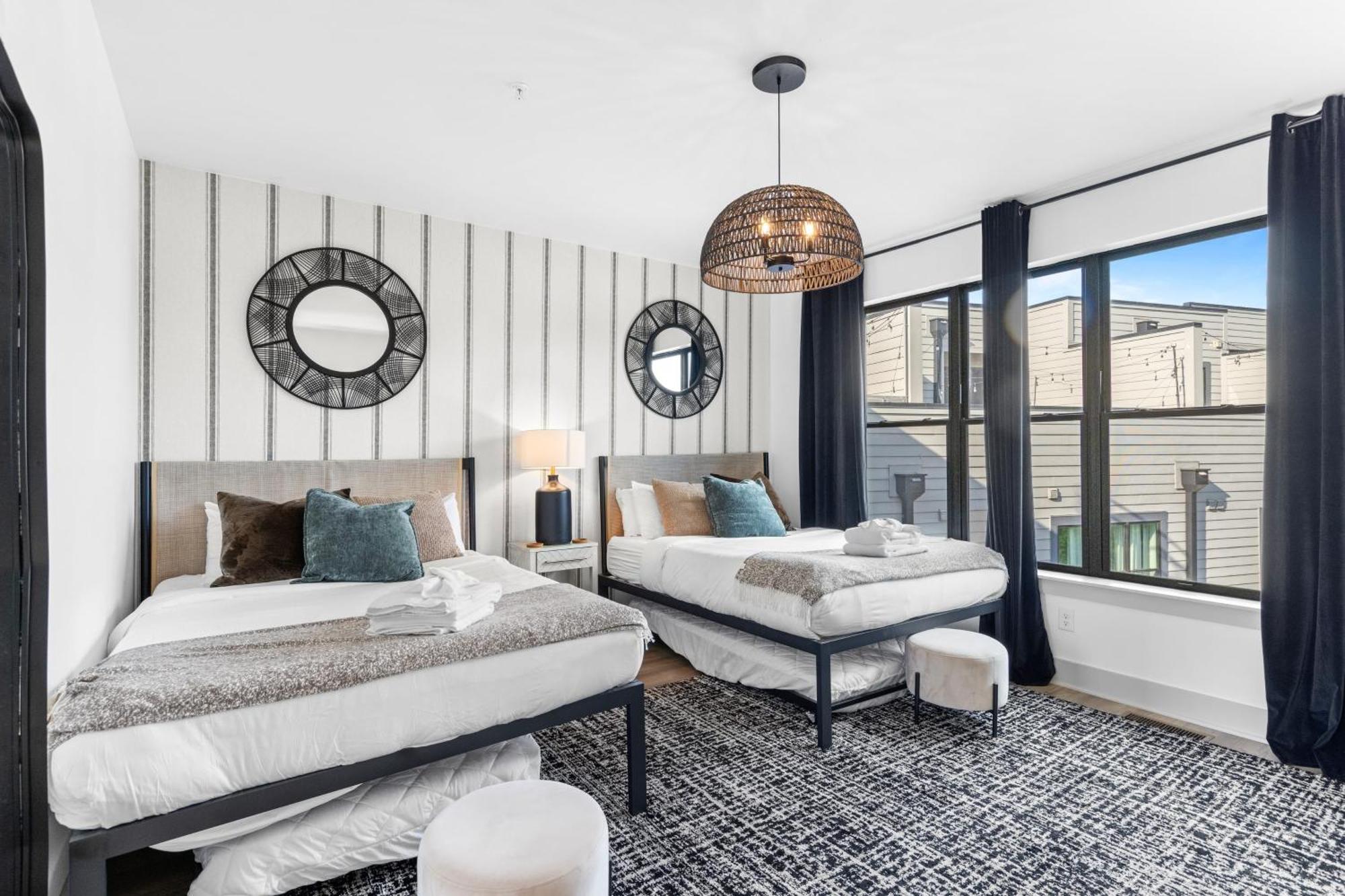 Holiday home Skyline Soundhouse By Avantstay Rooftop Deck Game Near East Broadway *