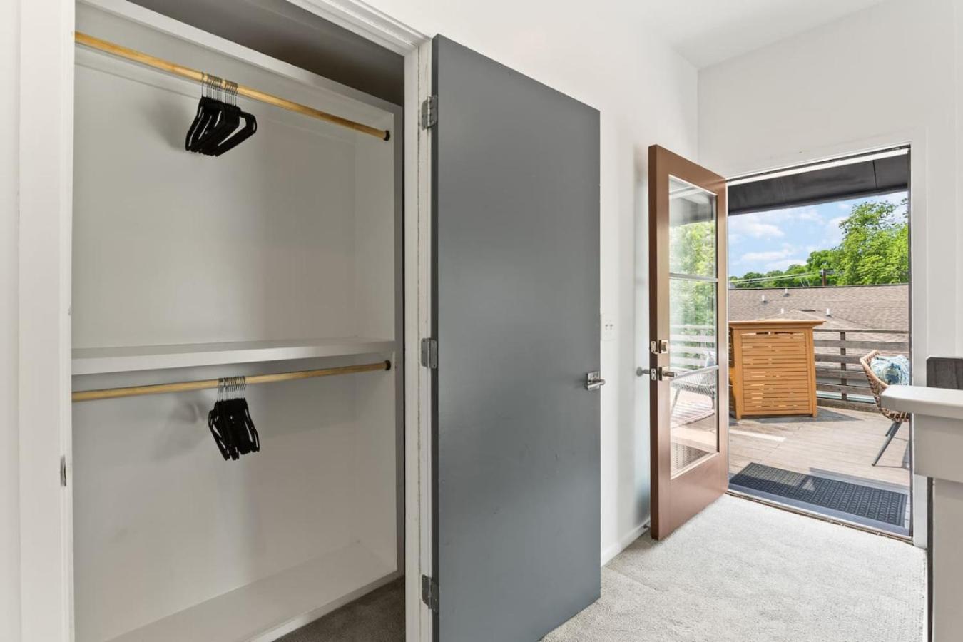 12 South Walk To Belmont With Deck And Patio Holiday home *