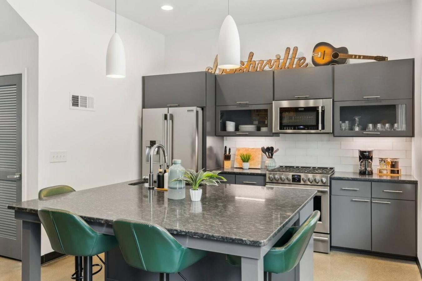 12 South Walk To Belmont With Deck And Patio Nashville