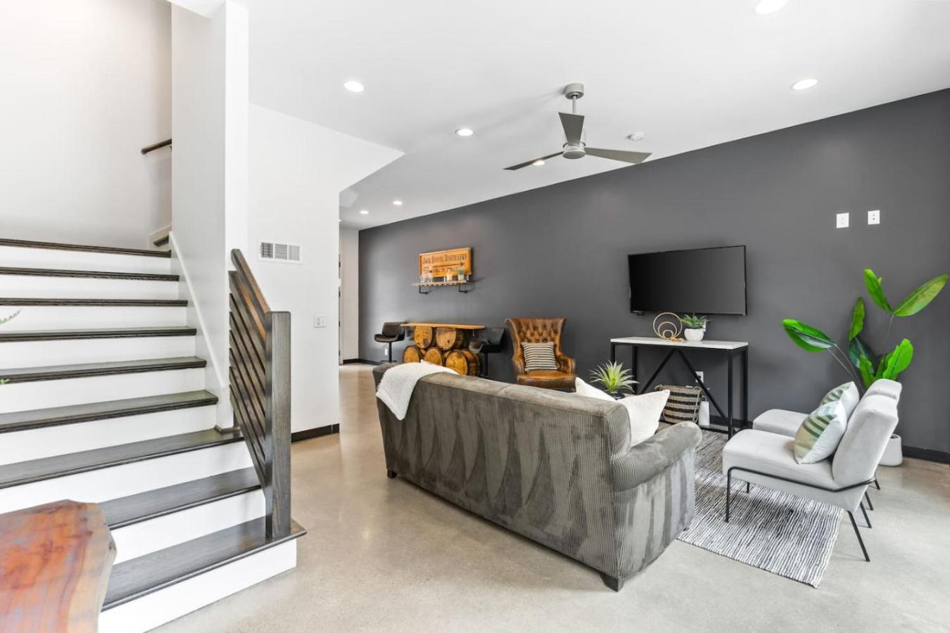 12 South Walk To Belmont With Deck And Patio Nashville