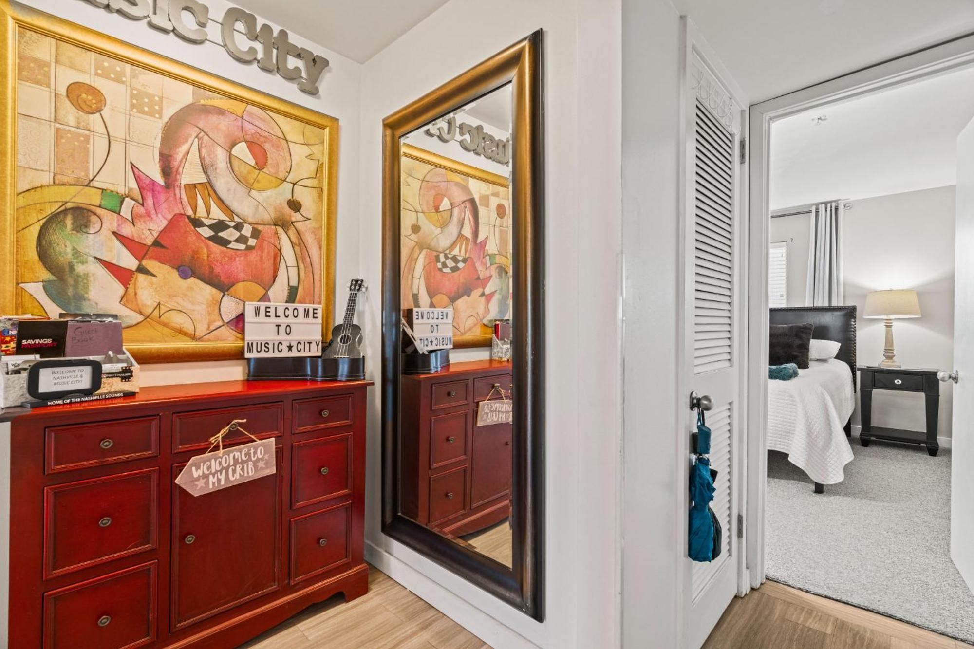 Heart Of Downtown/walk To Broadway & The Action/bars/music Venues/honky Tonks! Apartment